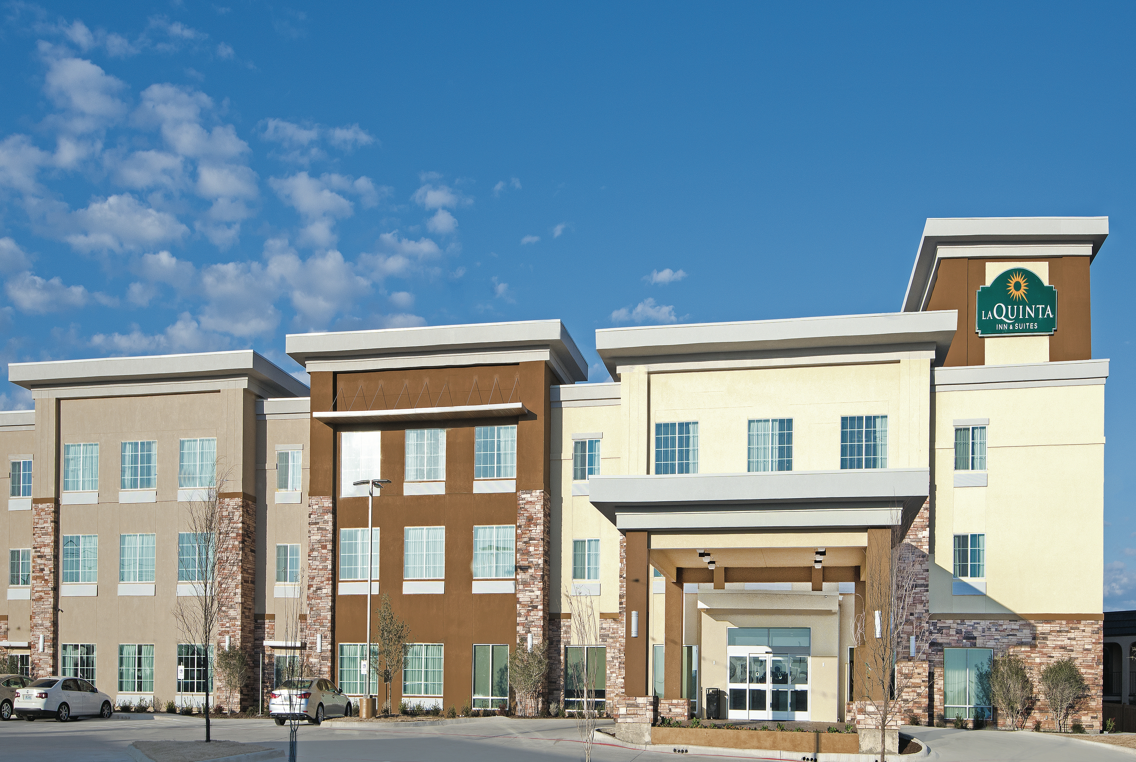 Exterior of La Quinta Inn & Suites by Wyndham Fort Worth West - I-30 hotel in Fort Worth, Texas