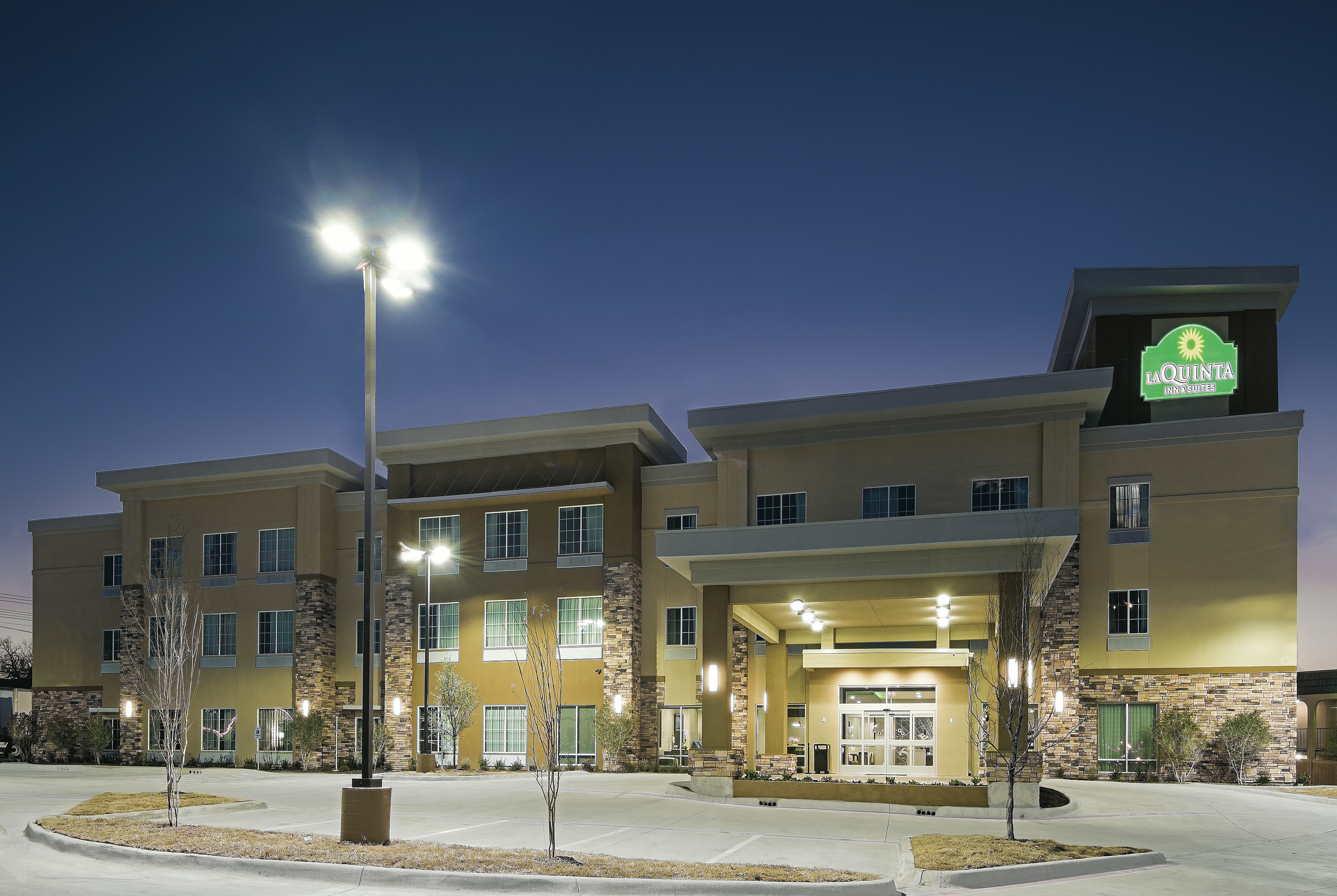Exterior of La Quinta Inn & Suites by Wyndham Fort Worth West - I-30 hotel in Fort Worth, Texas