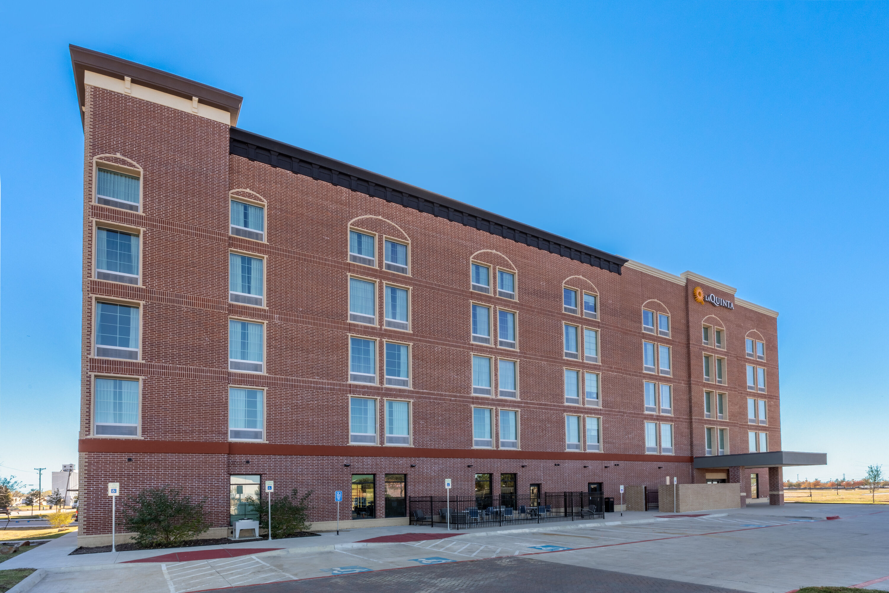Exterior Day Image of La Quinta Inn & Suites by Wyndham Dallas - Frisco Stadium hotel in Frisco, Texas