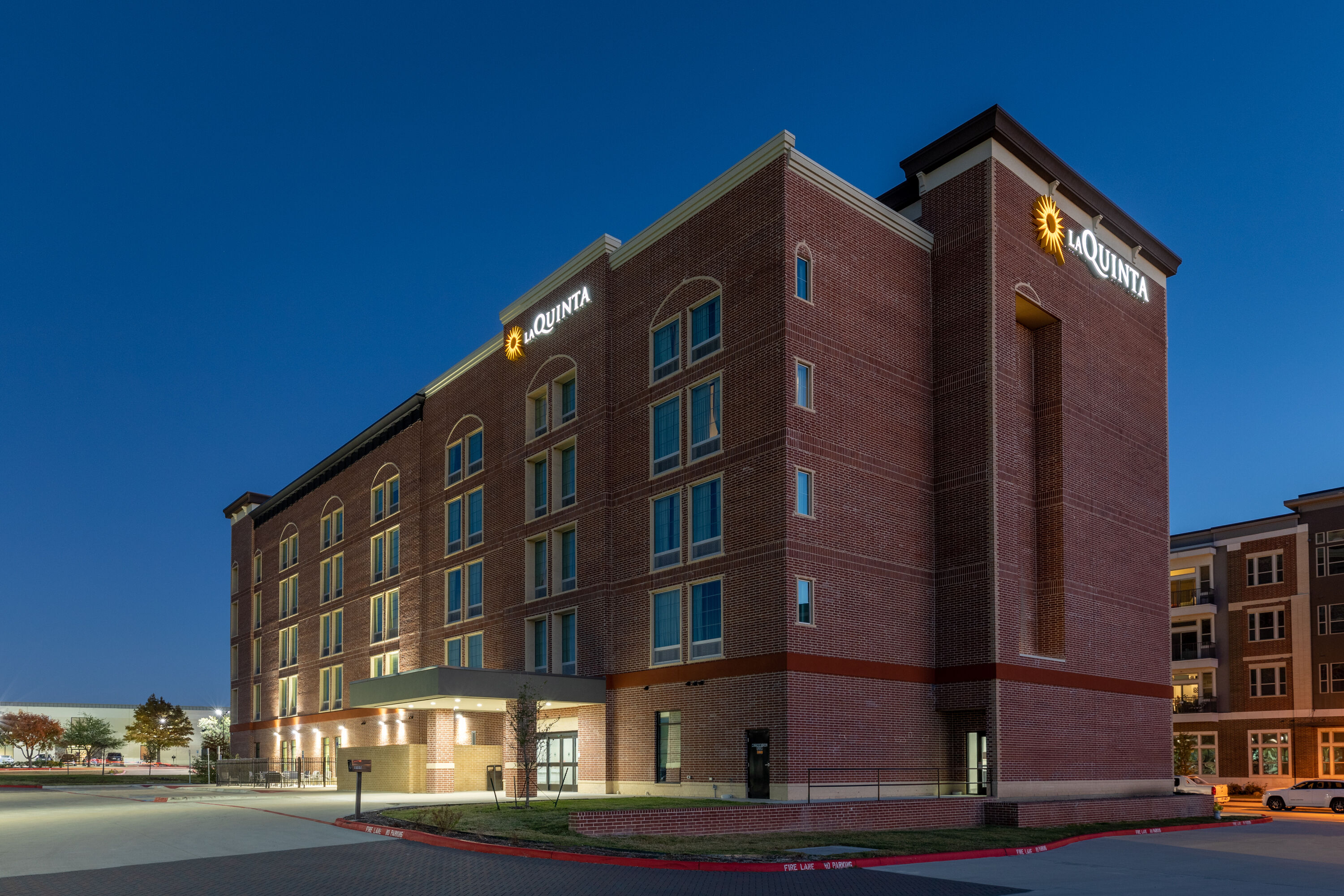 Exterior Dusk Image of La Quinta Inn & Suites by Wyndham Dallas - Frisco Stadium hotel in Frisco, Texas