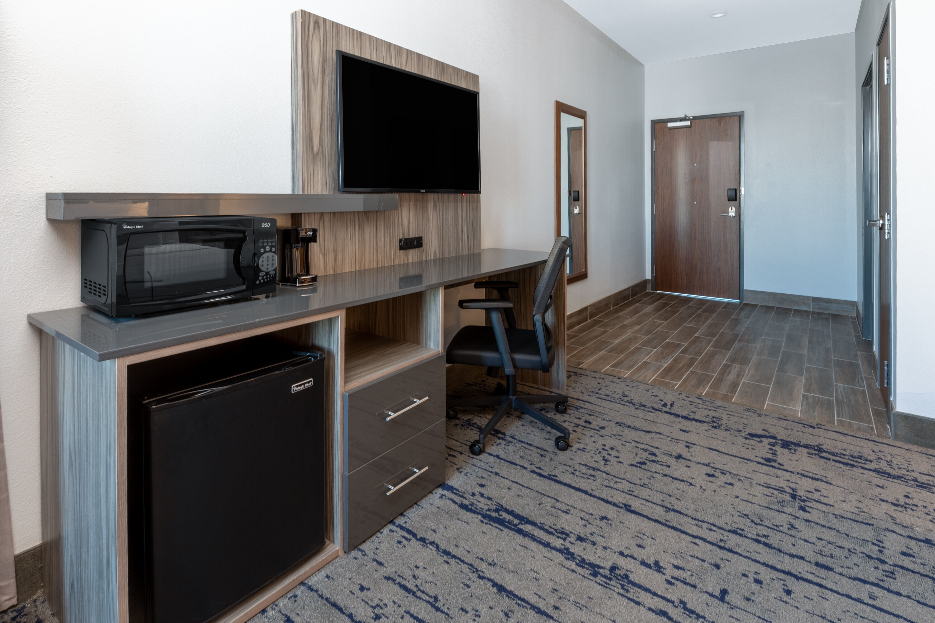 Guest room at the La Quinta Inn & Suites by Wyndham Dallas - Frisco Stadium in Frisco, Texas