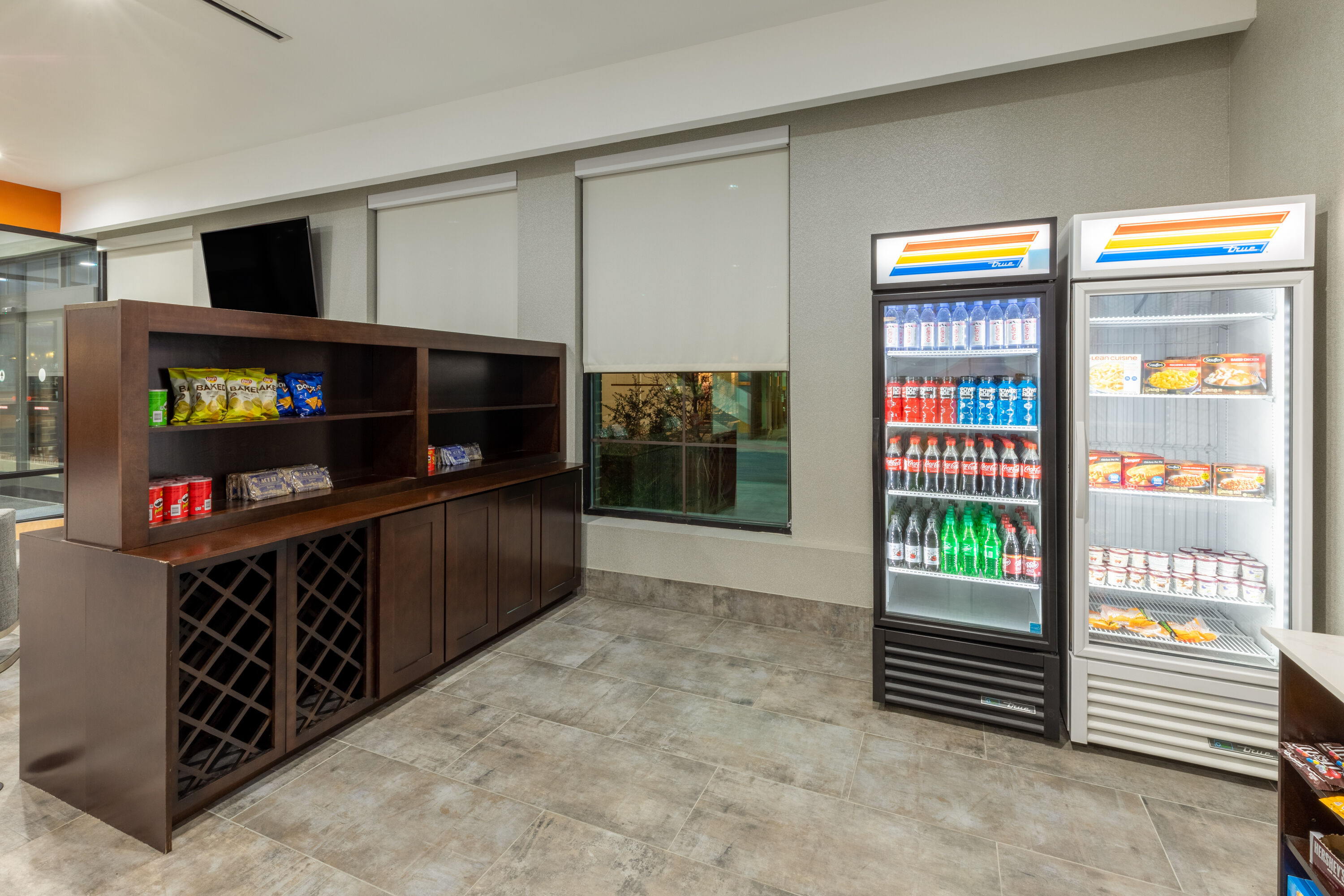 La Quinta Inn & Suites by Wyndham Dallas - Frisco Stadium restaurant snack bar in Frisco, Texas