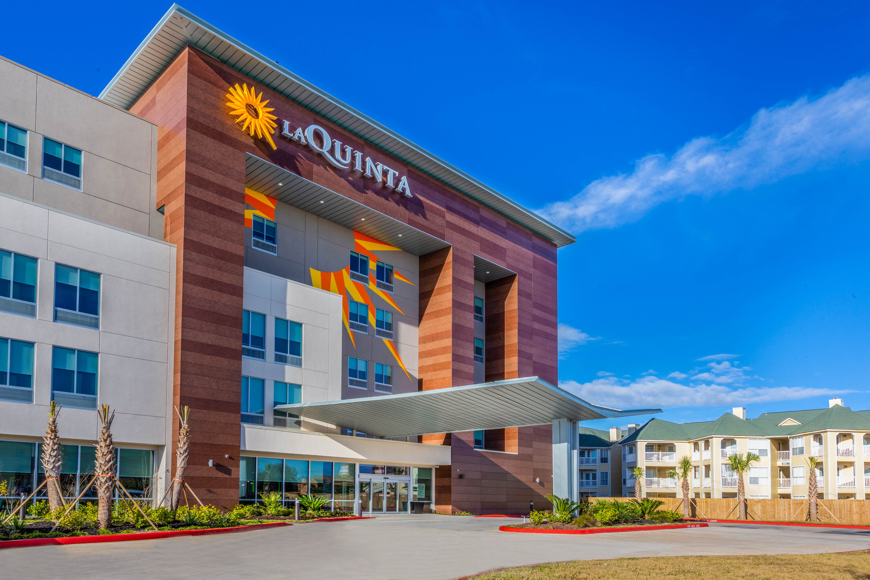 Exterior Day Image of La Quinta Inn & Suites by Wyndham Galveston West Seawall hotel in Galveston, Texas