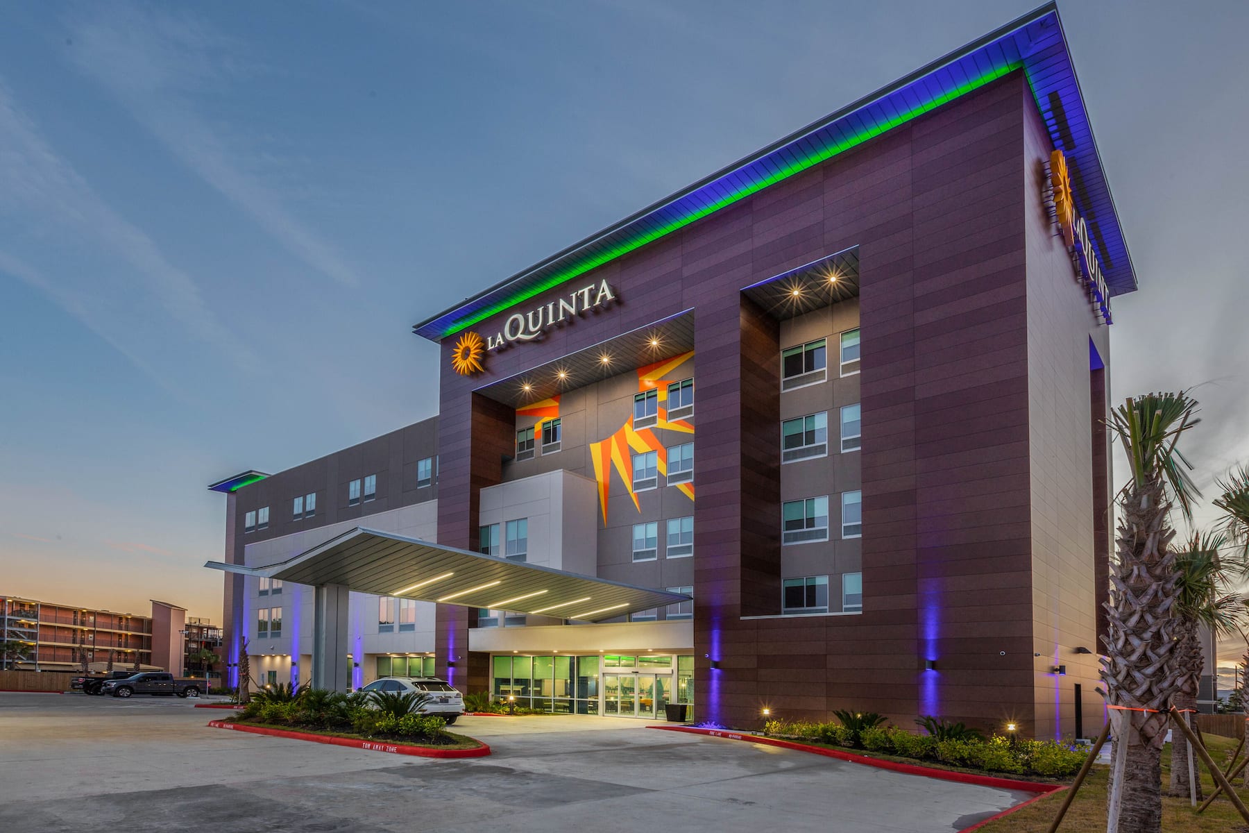 Exterior Dusk Image of La Quinta Inn & Suites by Wyndham Galveston West Seawall hotel in Galveston, Texas
