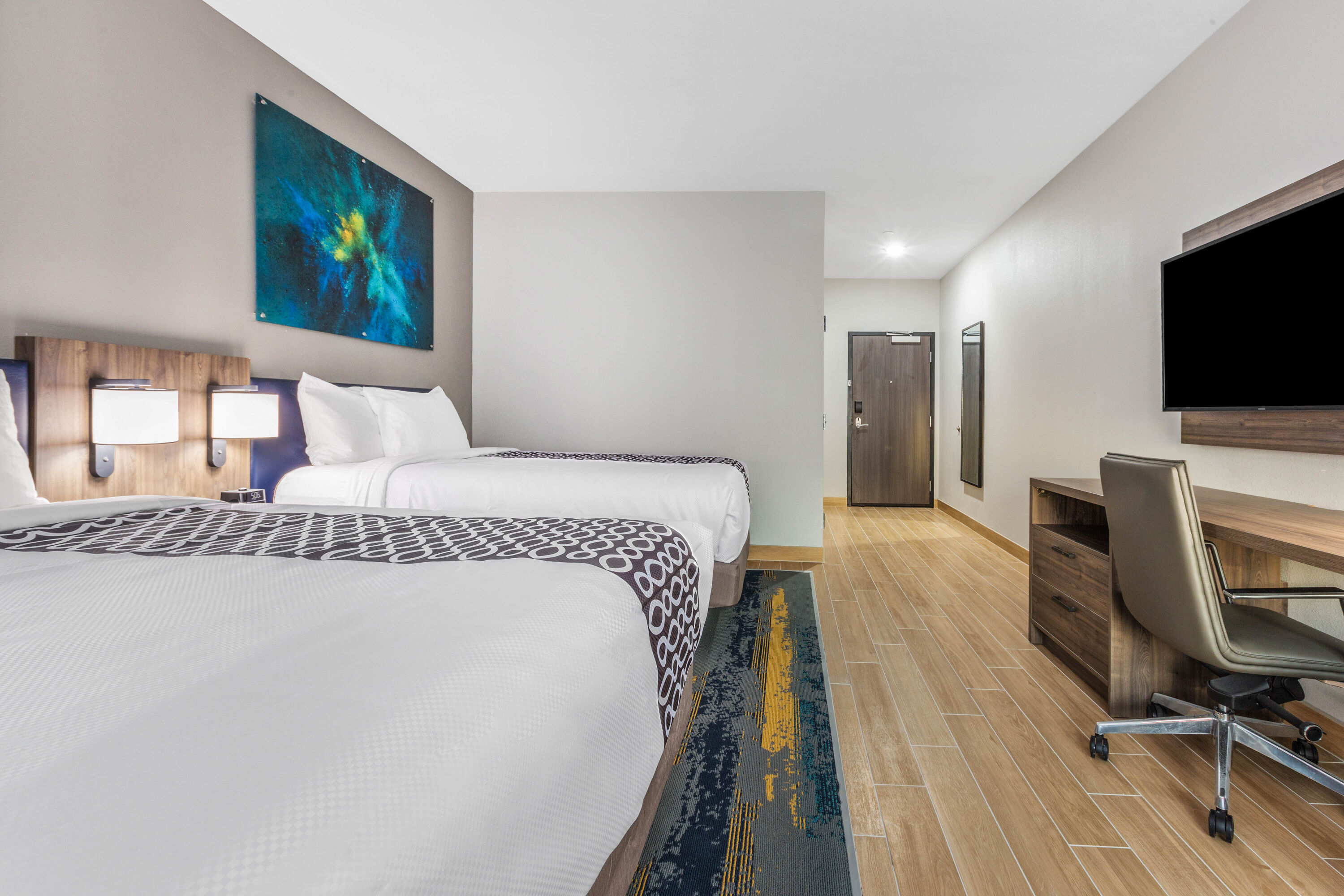 Guest room at the La Quinta Inn & Suites by Wyndham Galveston West Seawall in Galveston, Texas