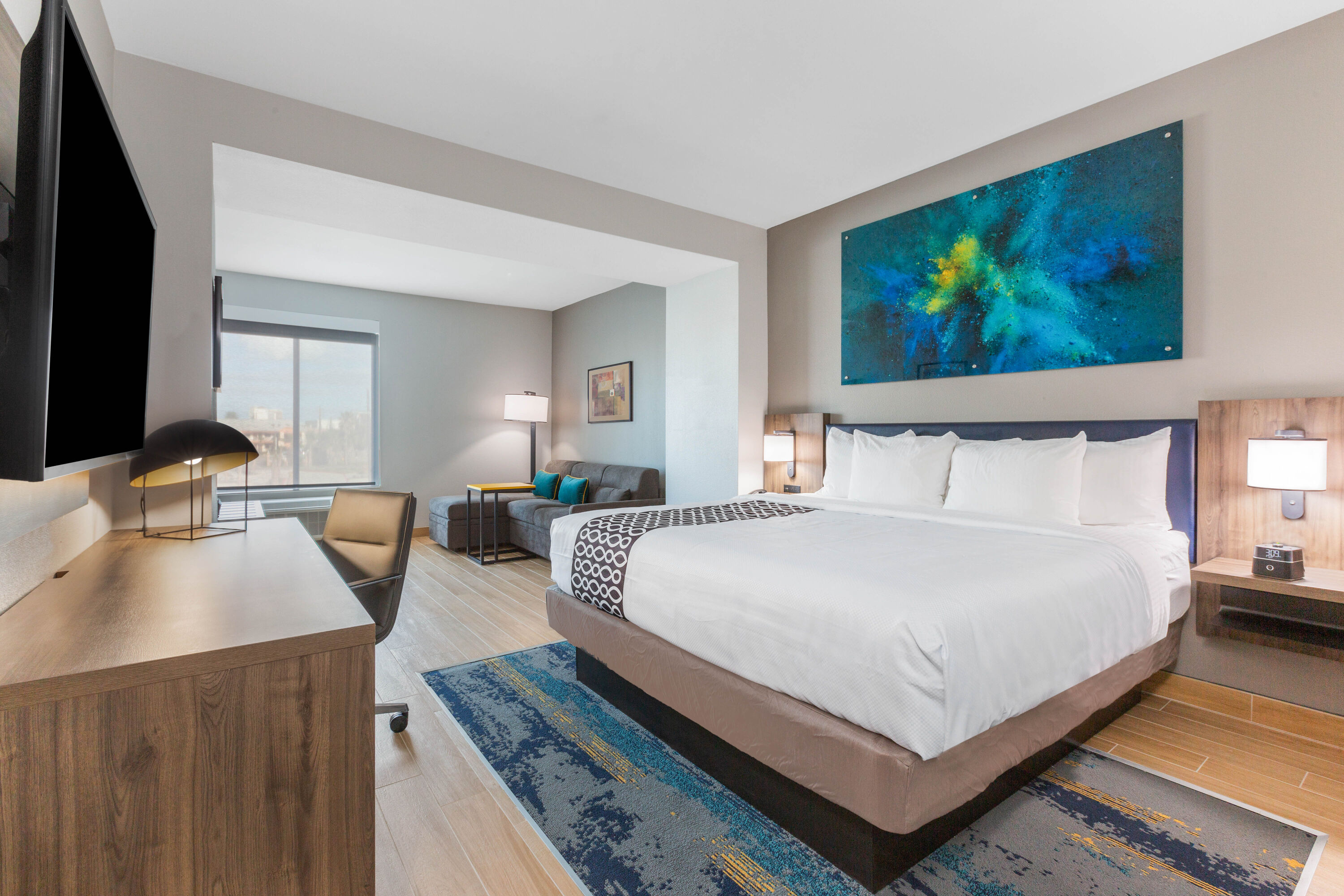 Guest room at the La Quinta Inn & Suites by Wyndham Galveston West Seawall in Galveston, Texas