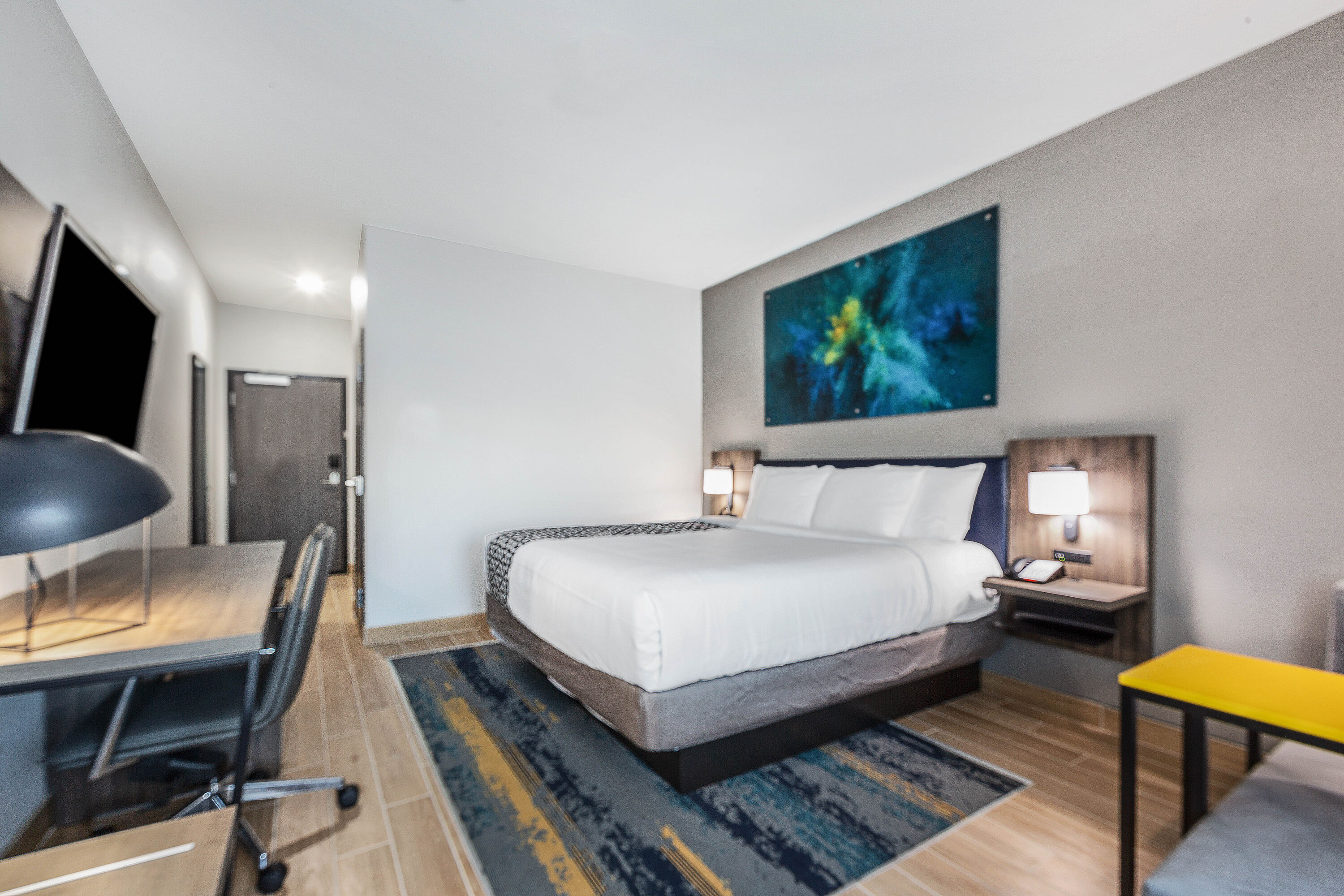 Guest room at the La Quinta Inn & Suites by Wyndham Galveston West Seawall in Galveston, Texas