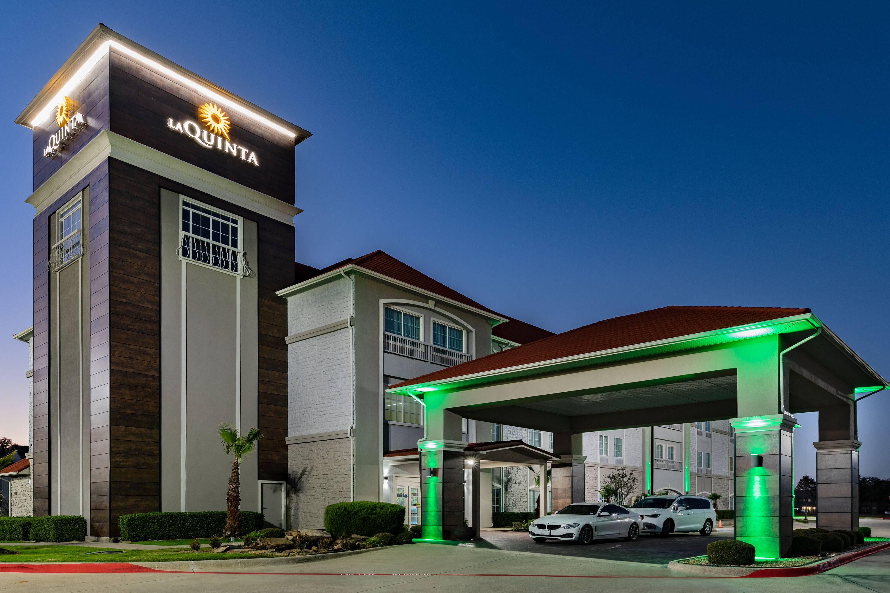 Exterior Dusk Image of La Quinta Inn & Suites by Wyndham Garland Harbor Point hotel in Garland, Texas
