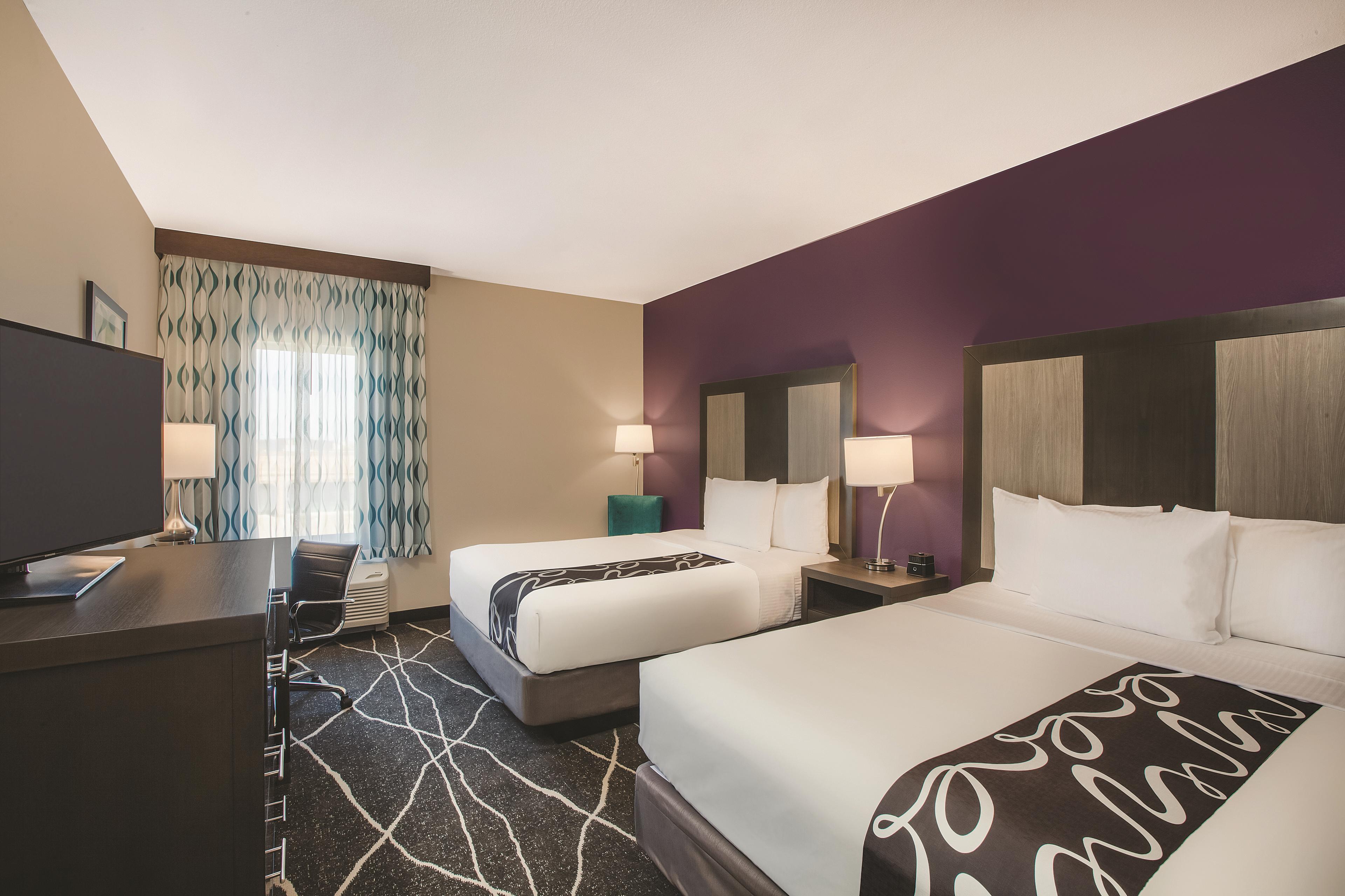 La Quinta Inn & Suites by Wyndham Dallas NortheastArboretum Garland, TX Hotels