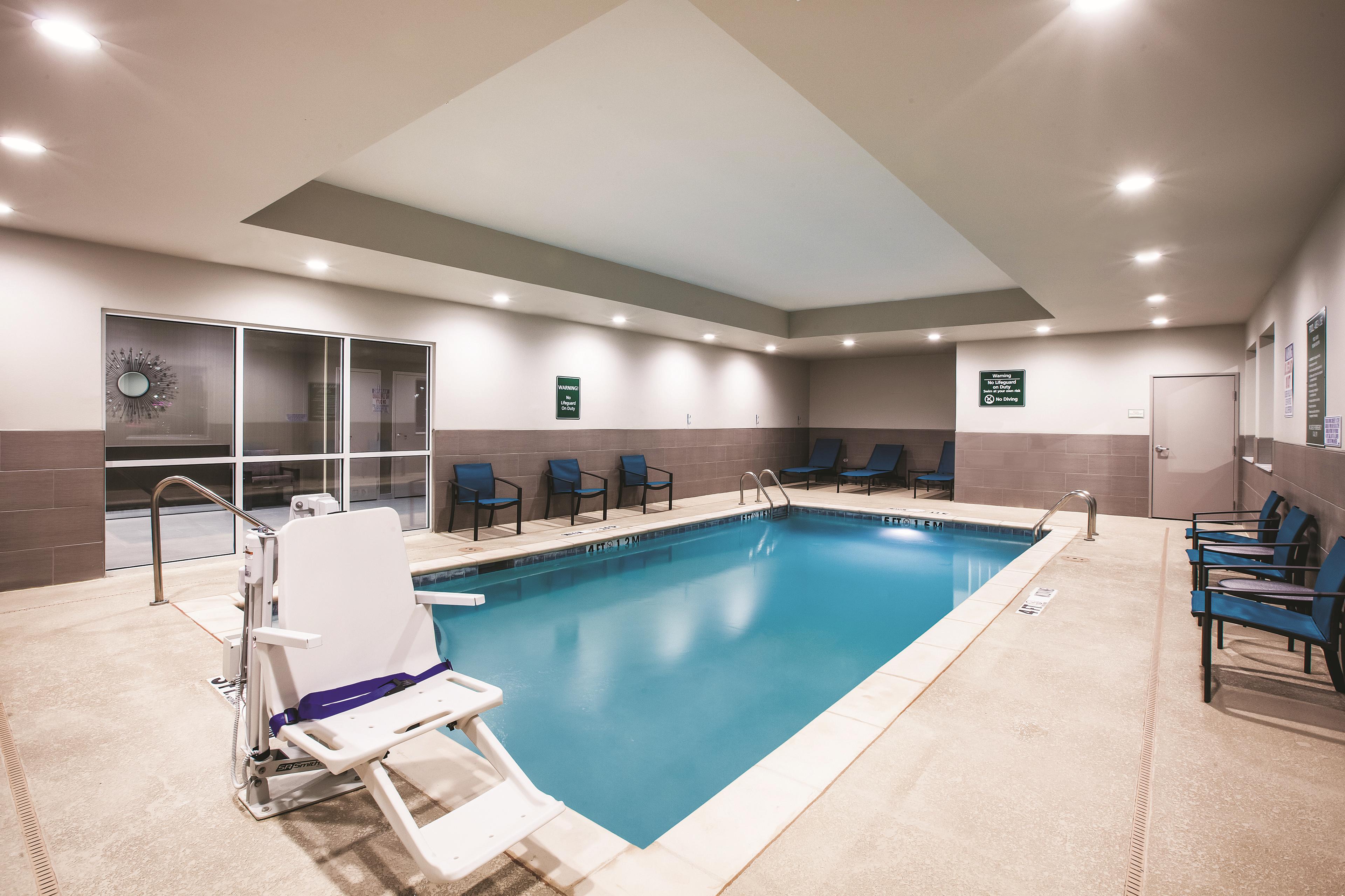 Pool at the La Quinta Inn & Suites by Wyndham Dallas Northeast-Arboretum in Garland, Texas