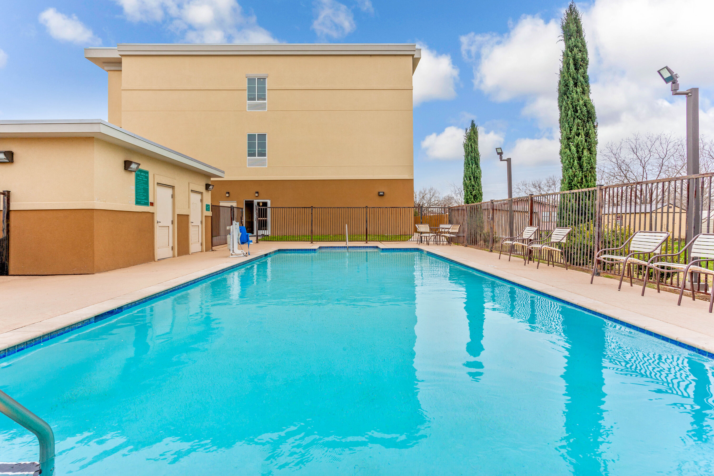 La Quinta Inn & Suites by Wyndham Gonzales TX Gonzales, TX Hotels