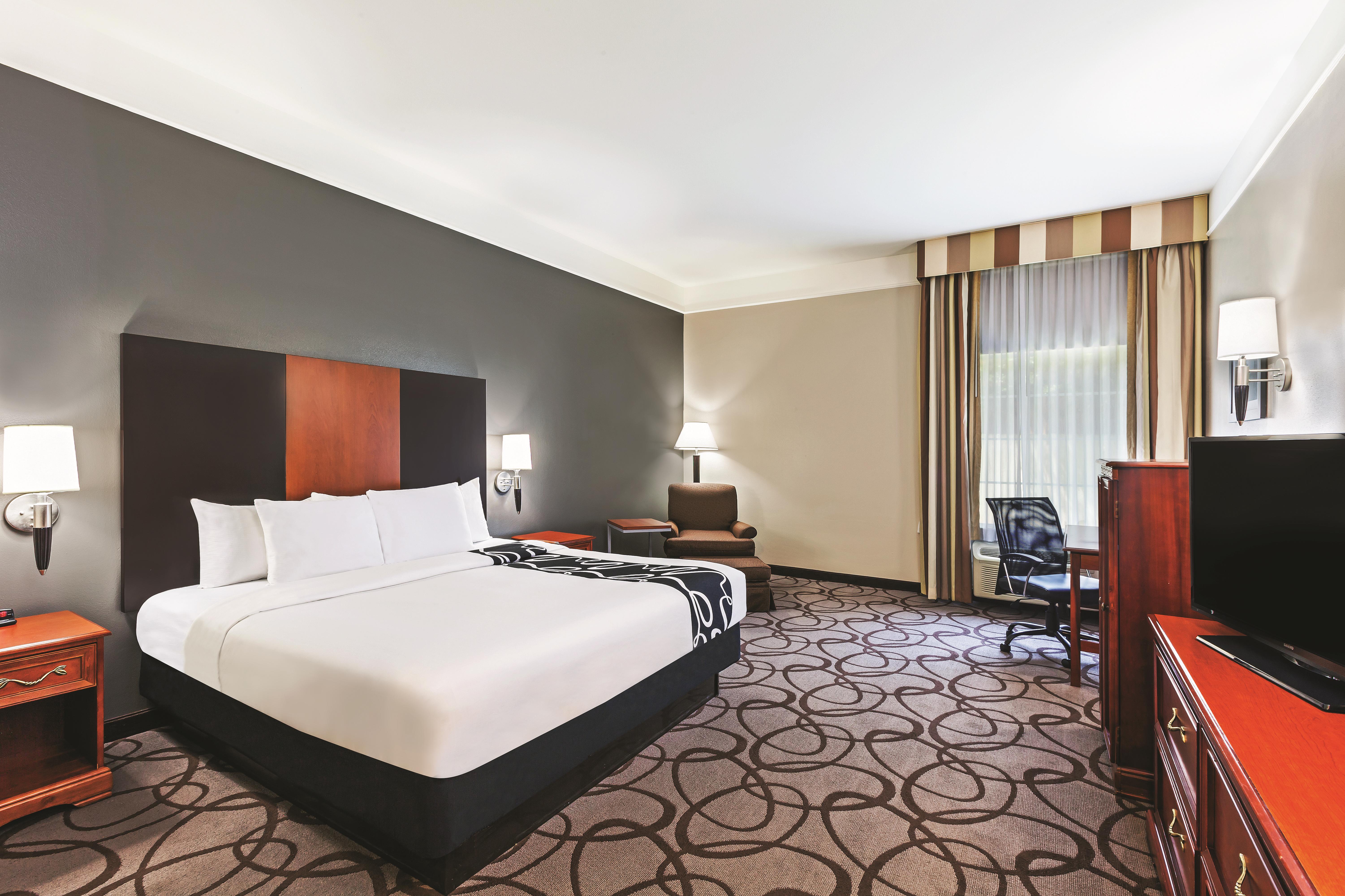 Guest room at the La Quinta Inn & Suites by Wyndham Granbury in Granbury, Texas