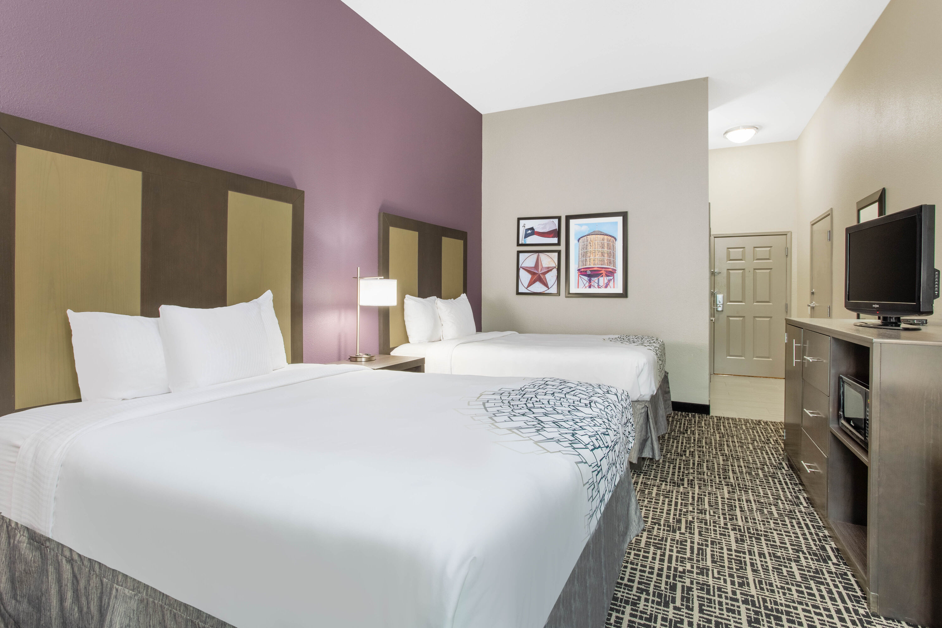 Guest room at the La Quinta Inn & Suites by Wyndham Hillsboro in Hillsboro, Texas