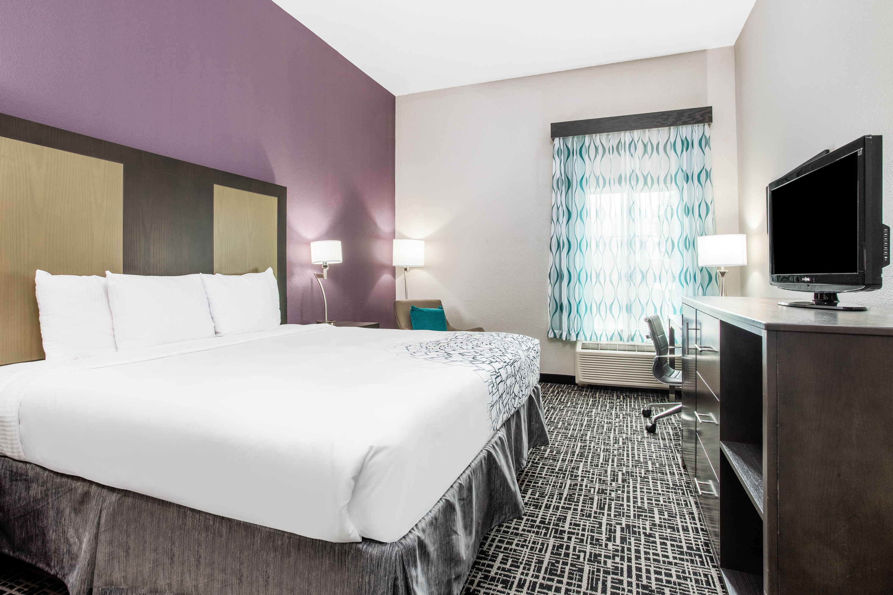 Guest room at the La Quinta Inn & Suites by Wyndham Hillsboro in Hillsboro, Texas