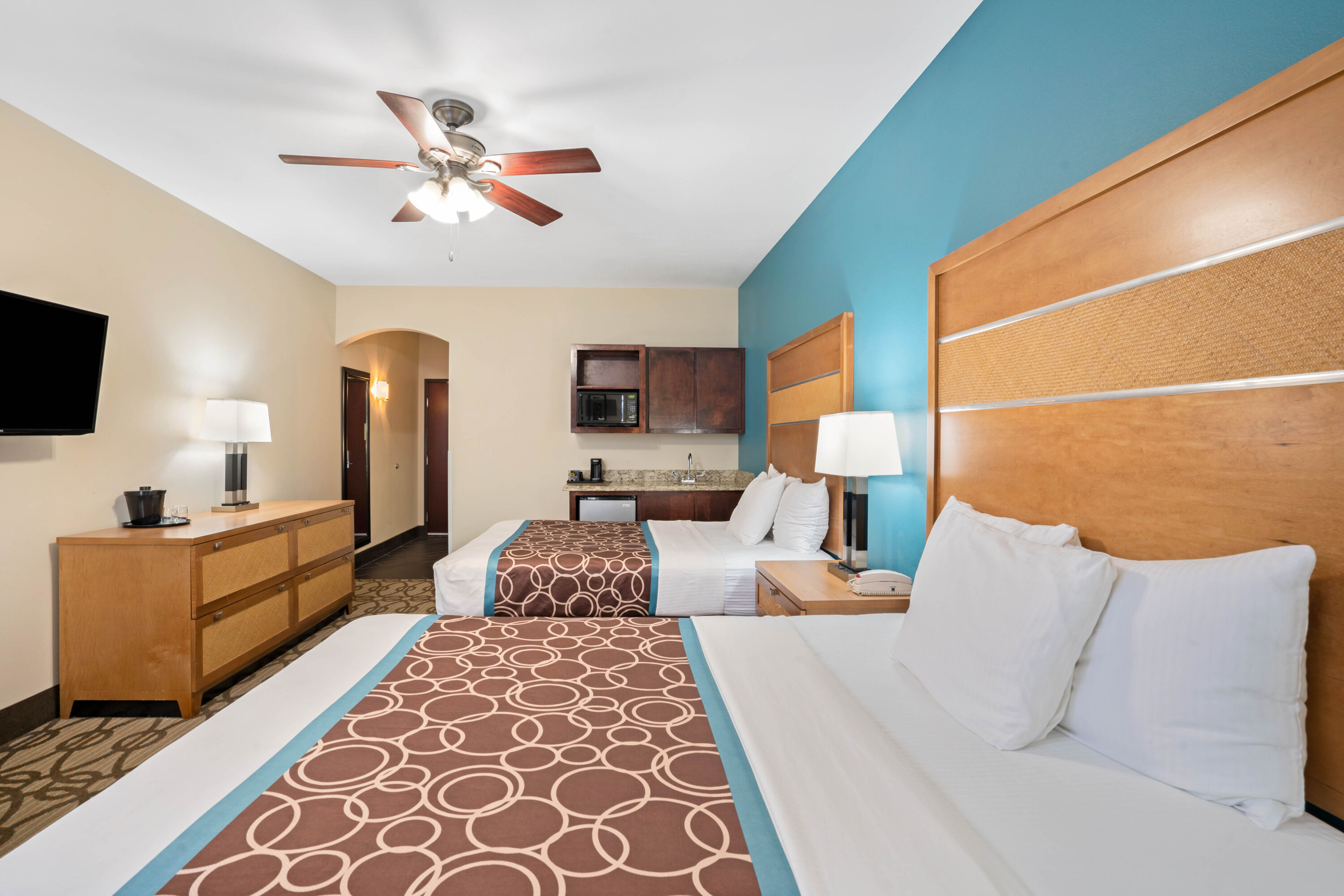 Guest room at the La Quinta by Wyndham Houston Willowbrook Vintage Park in Houston, Texas