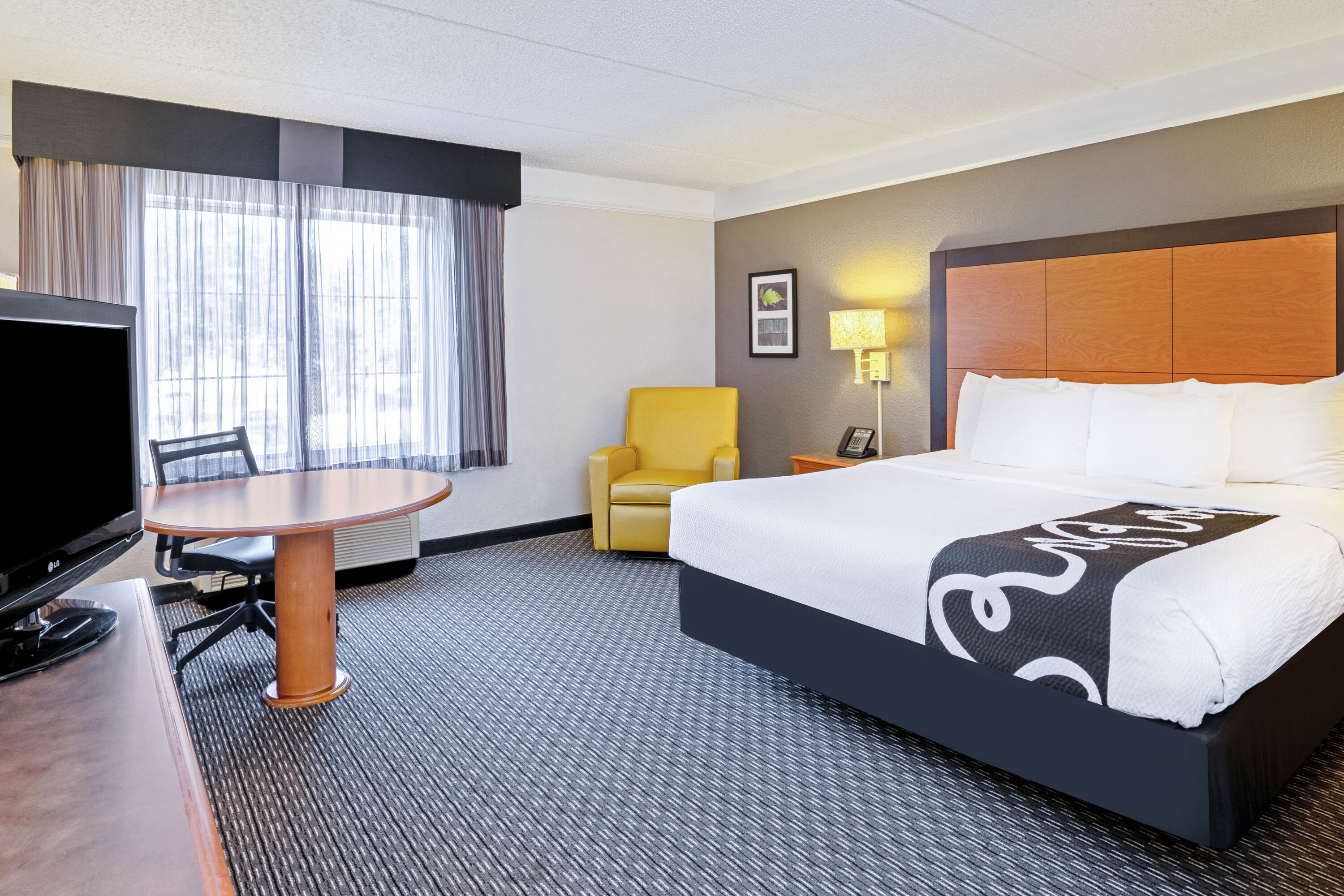 Guest room at the La Quinta Inn & Suites by Wyndham Houston West Park 10 in Houston, Texas