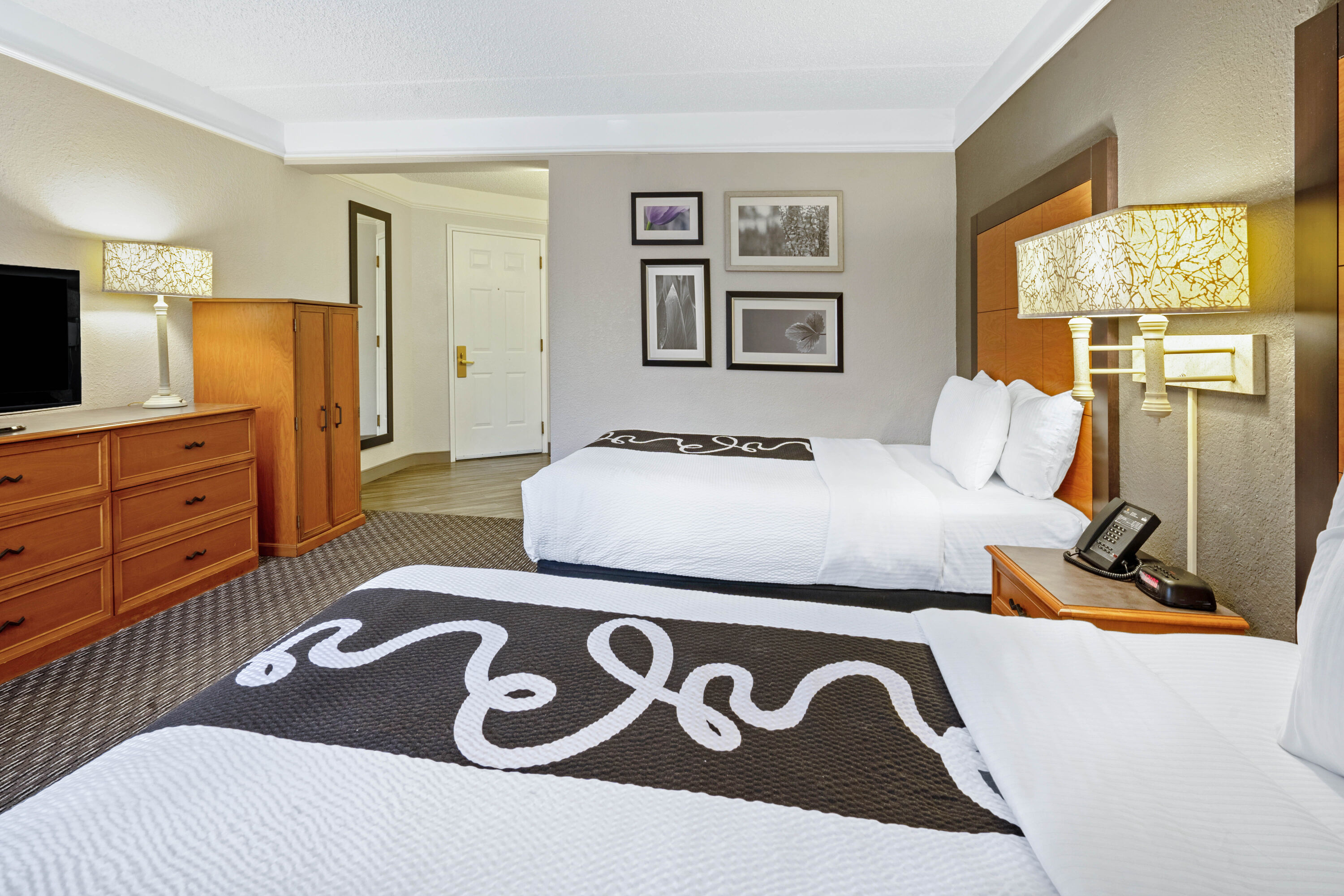 Guest room at the La Quinta Inn & Suites by Wyndham Houston West Park 10 in Houston, Texas