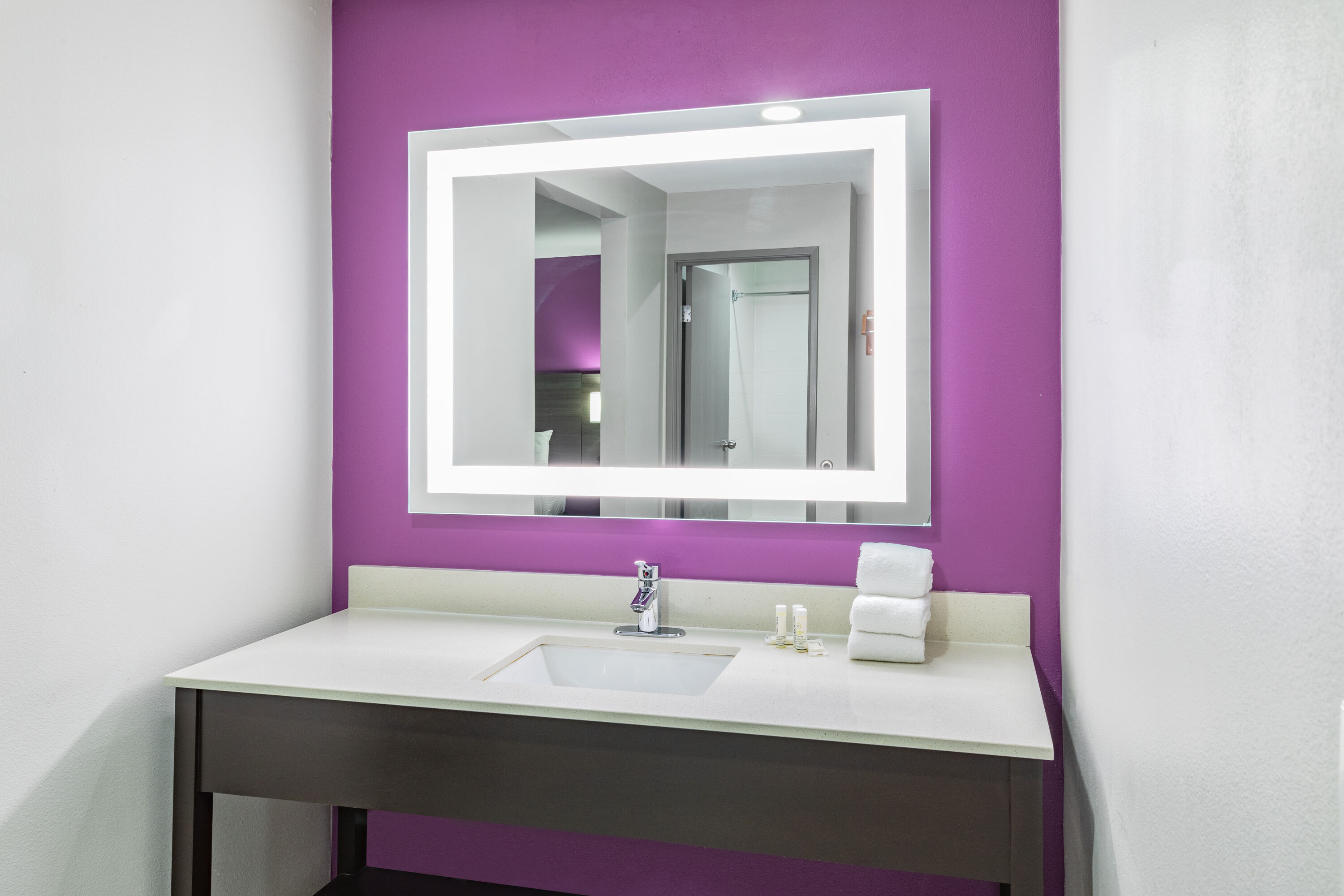 Guest room bath at the La Quinta Inn & Suites by Wyndham Houston Southwest in Houston, Texas