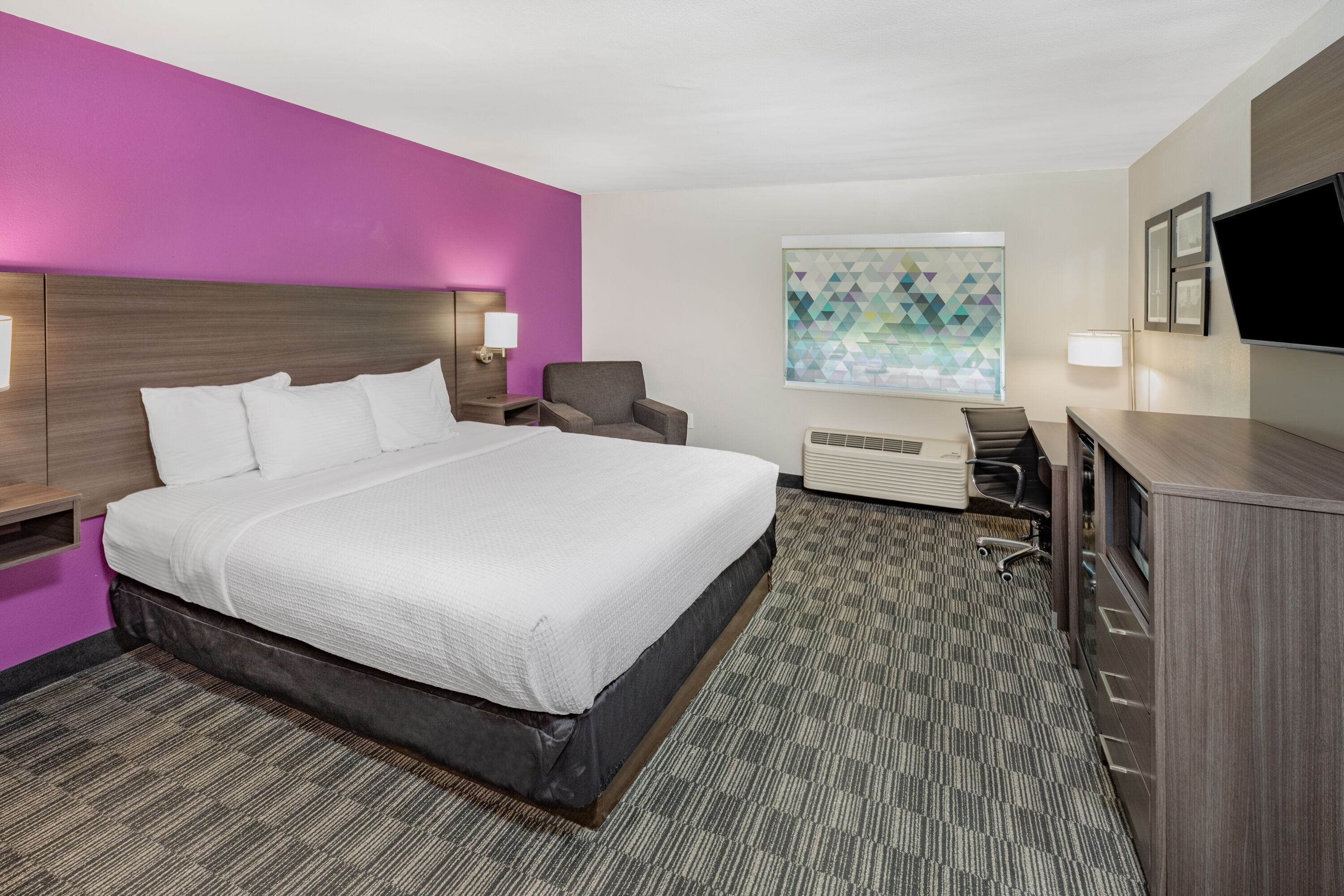 Guest room at the La Quinta Inn & Suites by Wyndham Houston Southwest in Houston, Texas