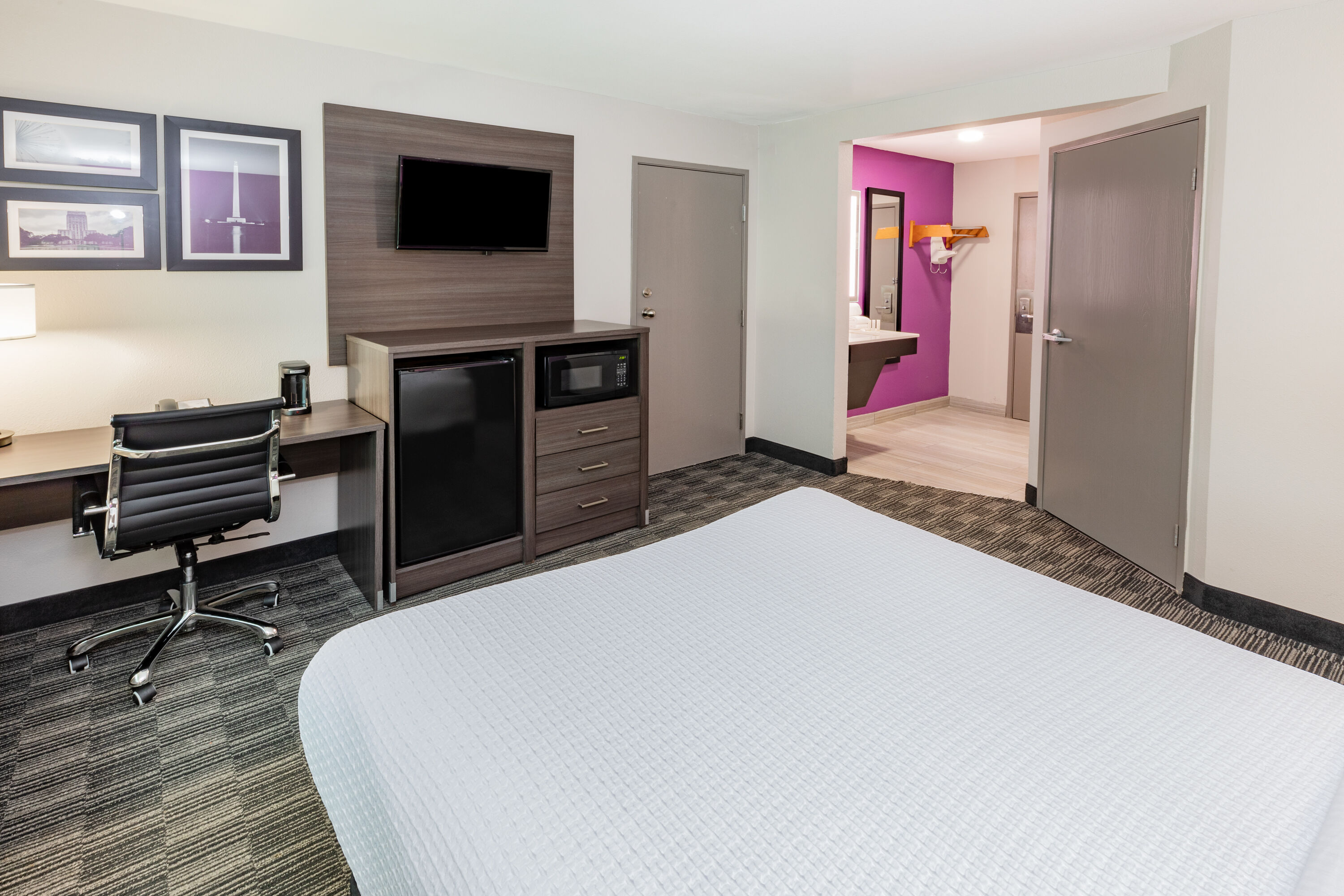 Guest room at the La Quinta Inn & Suites by Wyndham Houston Southwest in Houston, Texas