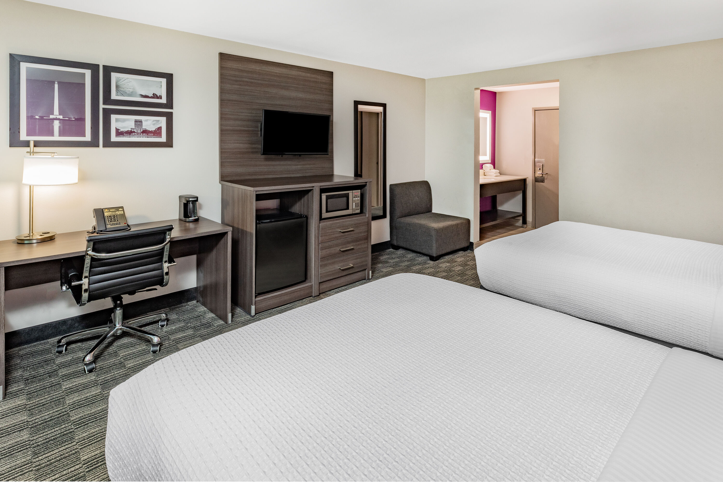 Guest room at the La Quinta Inn & Suites by Wyndham Houston Southwest in Houston, Texas