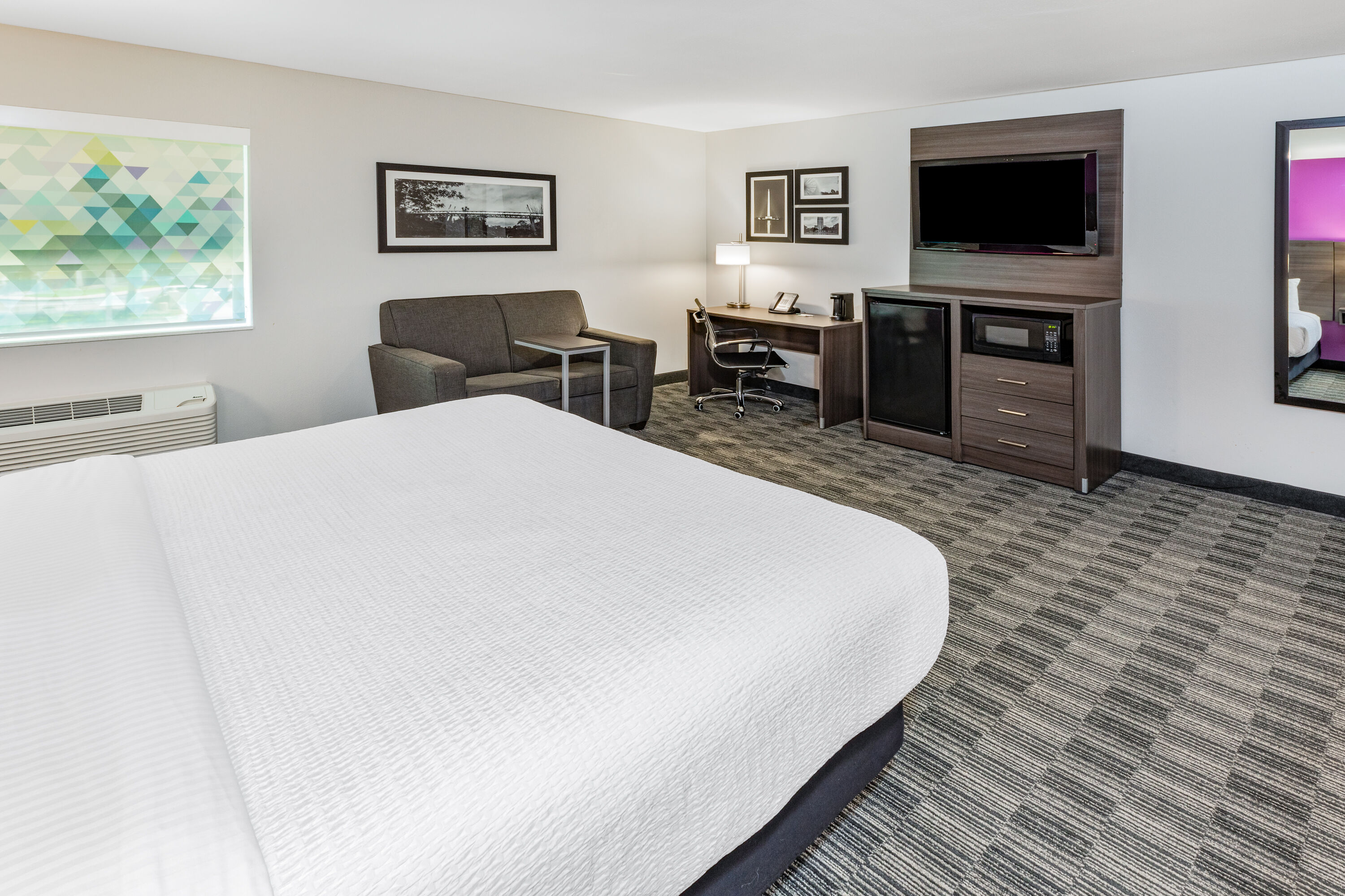 Guest room at the La Quinta Inn & Suites by Wyndham Houston Southwest in Houston, Texas