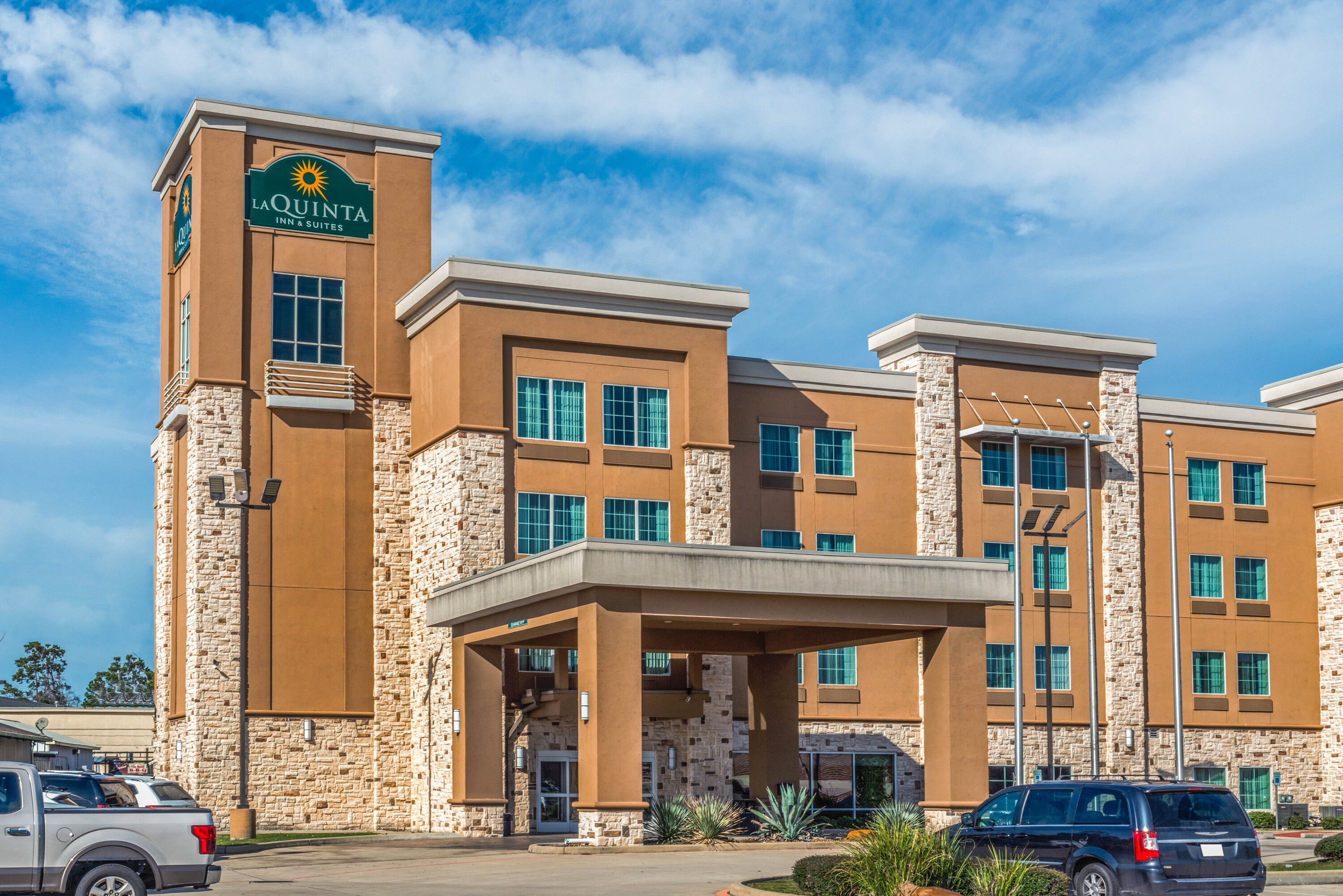 Exterior Day Image of La Quinta Inn & Suites by Wyndham Houston Humble Atascocita hotel in Humble, Texas