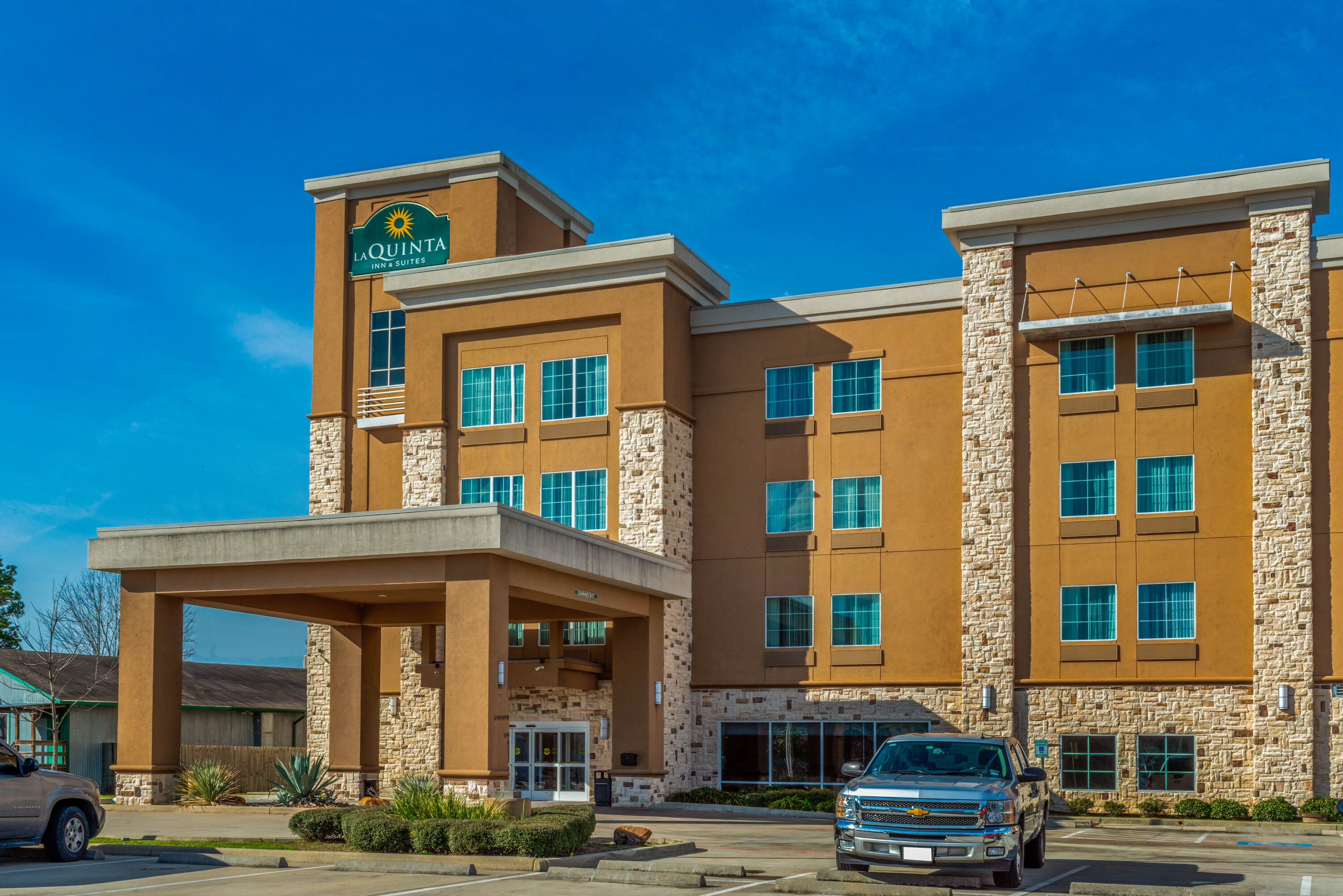 Exterior Day Image of La Quinta Inn & Suites by Wyndham Houston Humble Atascocita hotel in Humble, Texas