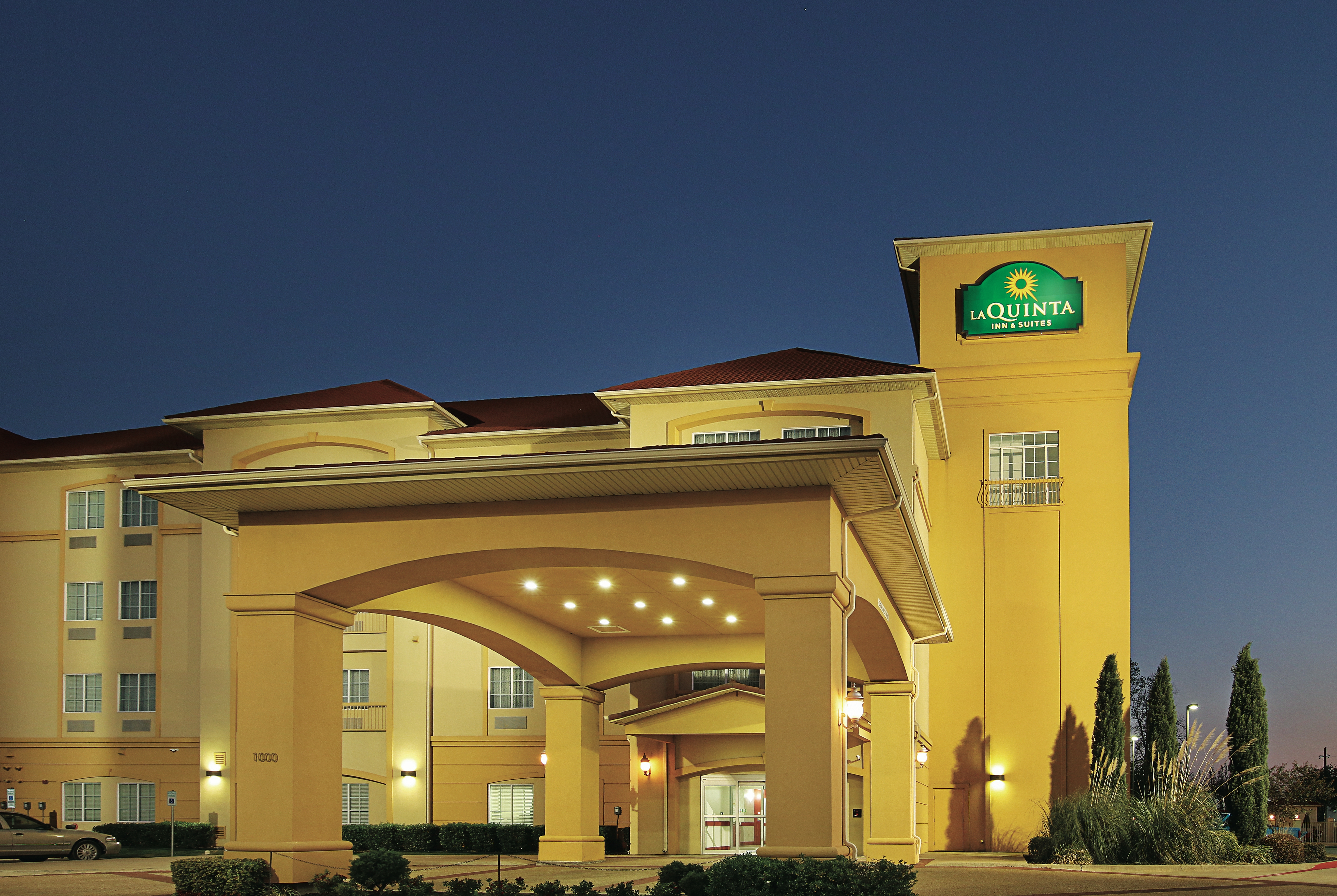 Exterior of La Quinta Inn & Suites by Wyndham Dallas - Hutchins hotel in Hutchins, Texas