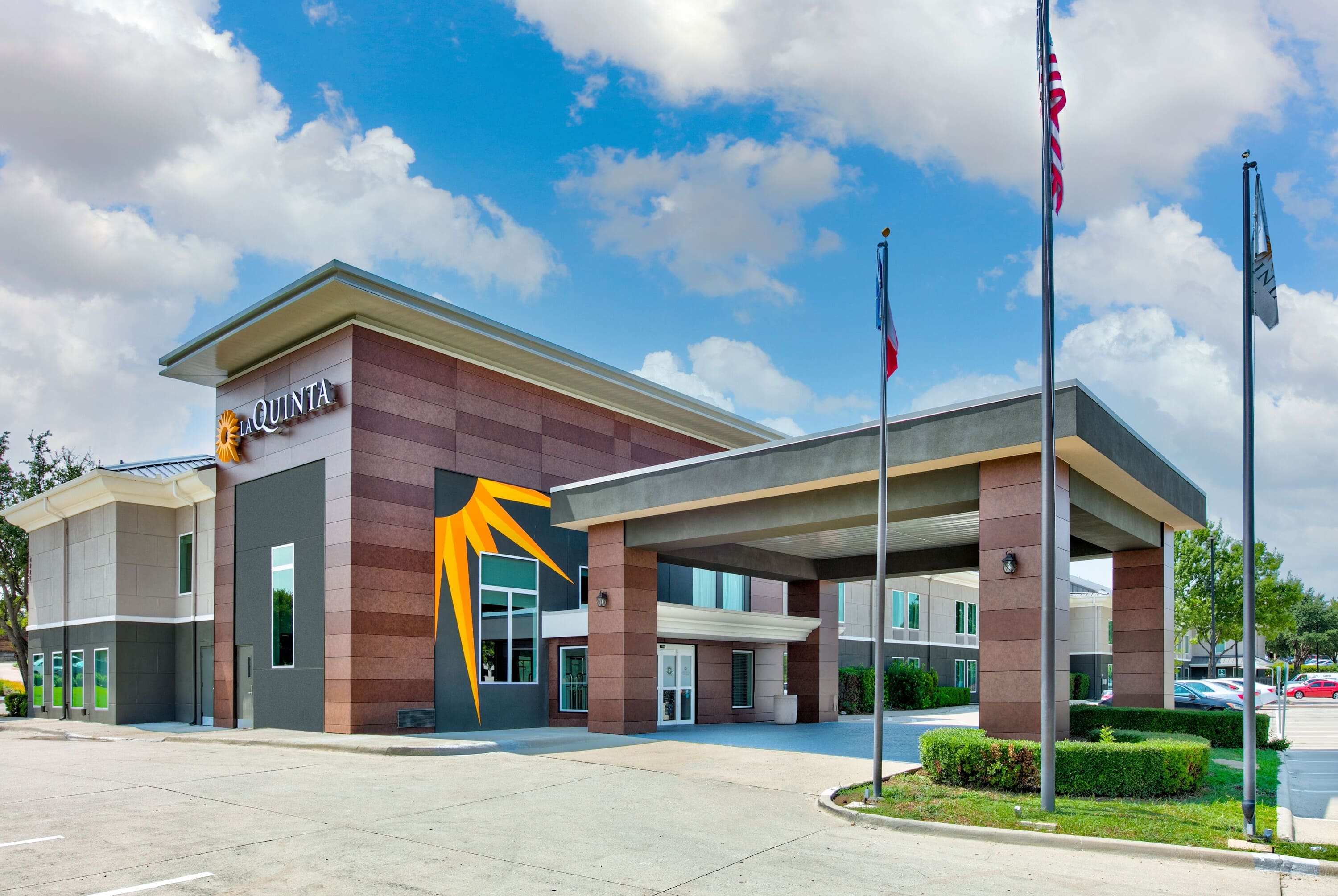 La Quinta Inn & Suites by Wyndham Dallas Las Colinas Irving, TX Hotels