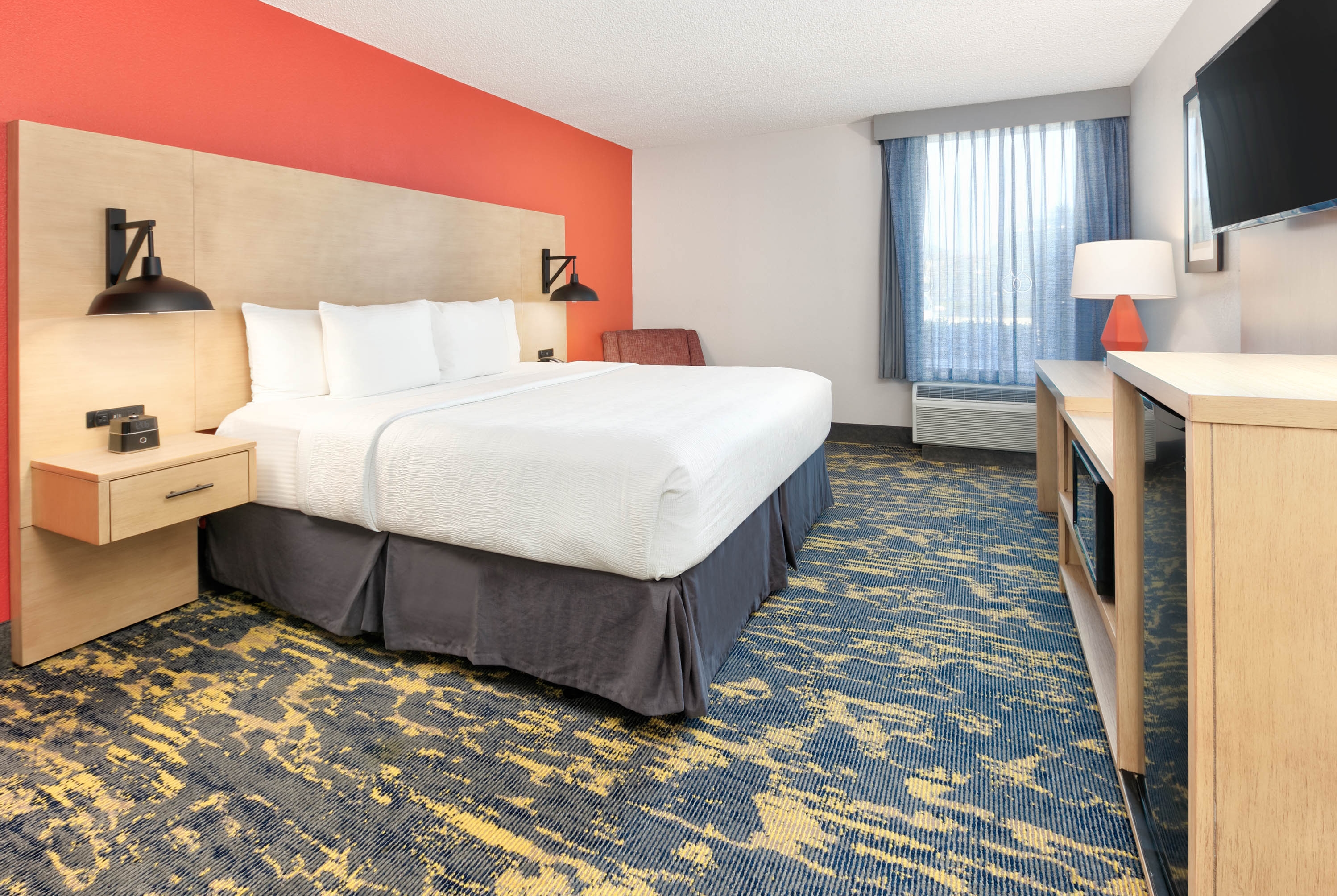 Guest room at the La Quinta Inn & Suites by Wyndham Dallas - Las Colinas in Irving, Texas