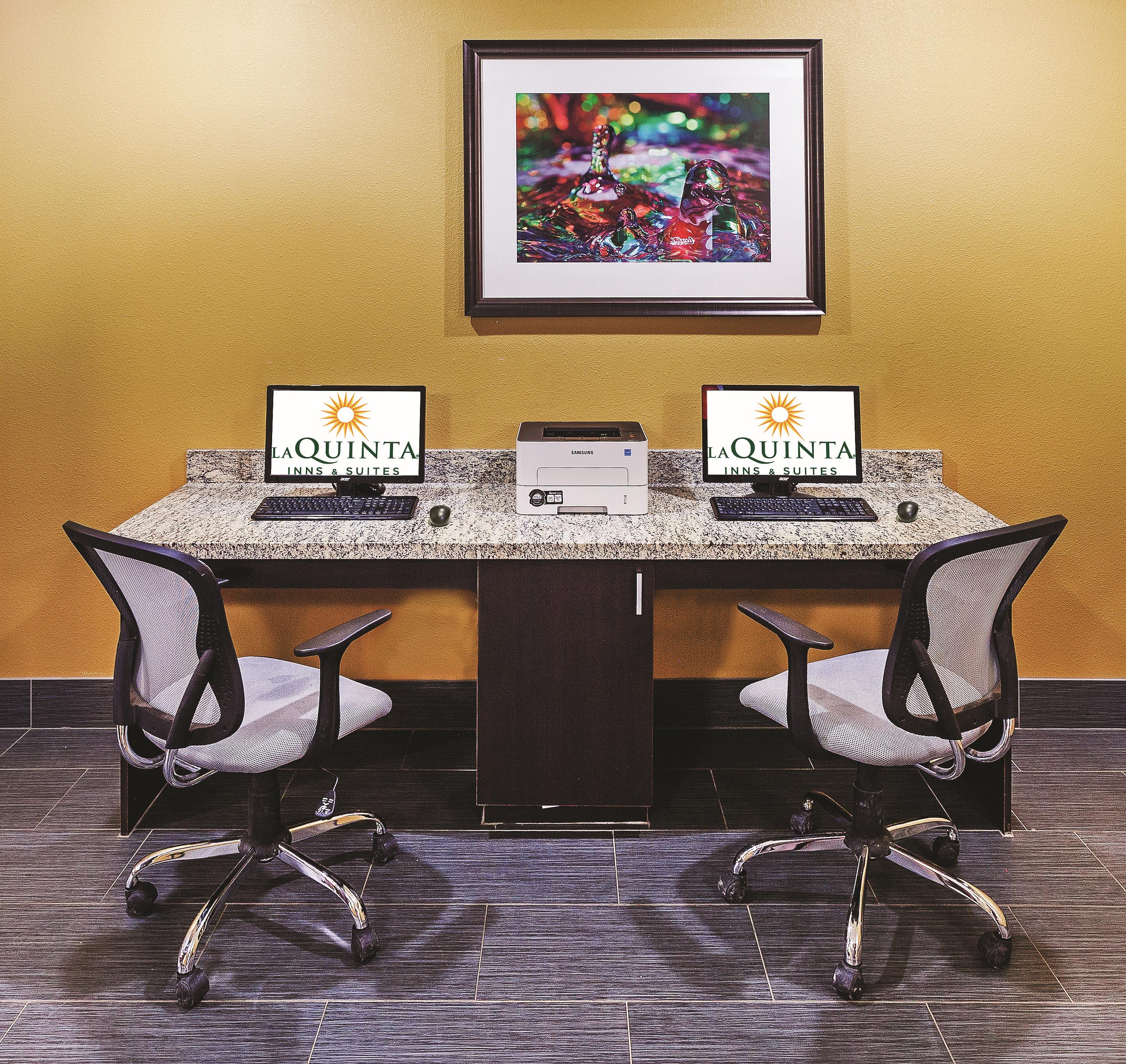 La Quinta Inn & Suites by Wyndham Jourdanton - Pleasanton business center in Jourdanton, Texas