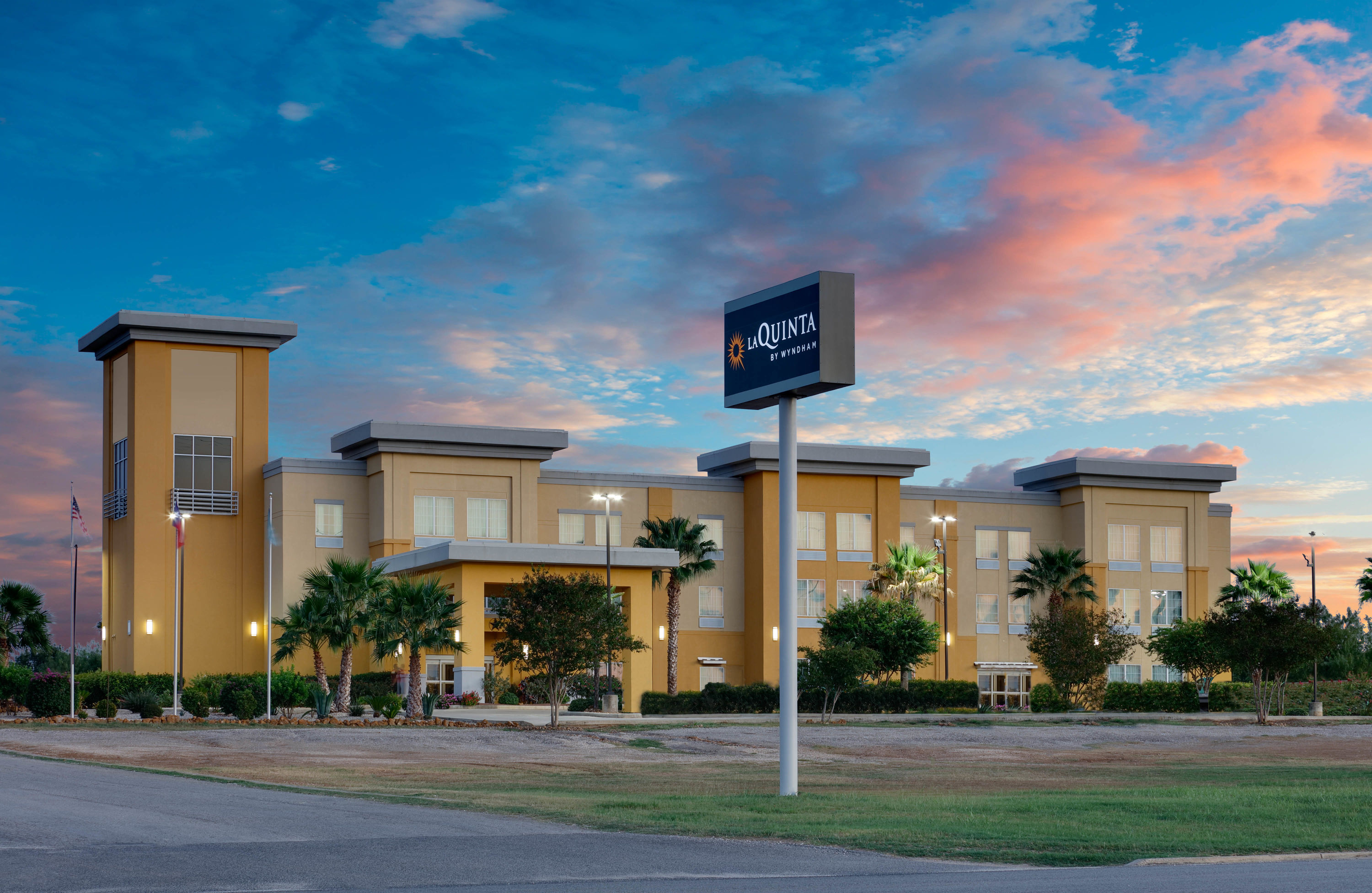 La Quinta Inn Suites by Wyndham Jourdanton Pleasanton Jourdanton