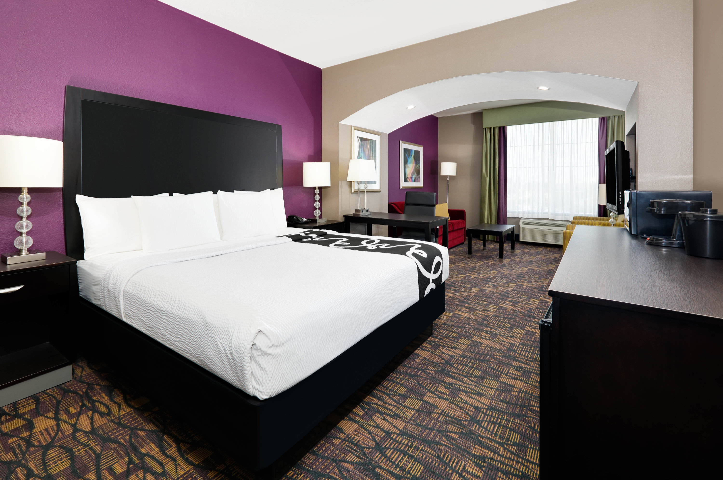 La Quinta Inn & Suites by Wyndham Jourdanton - Pleasanton suite in Jourdanton, Texas