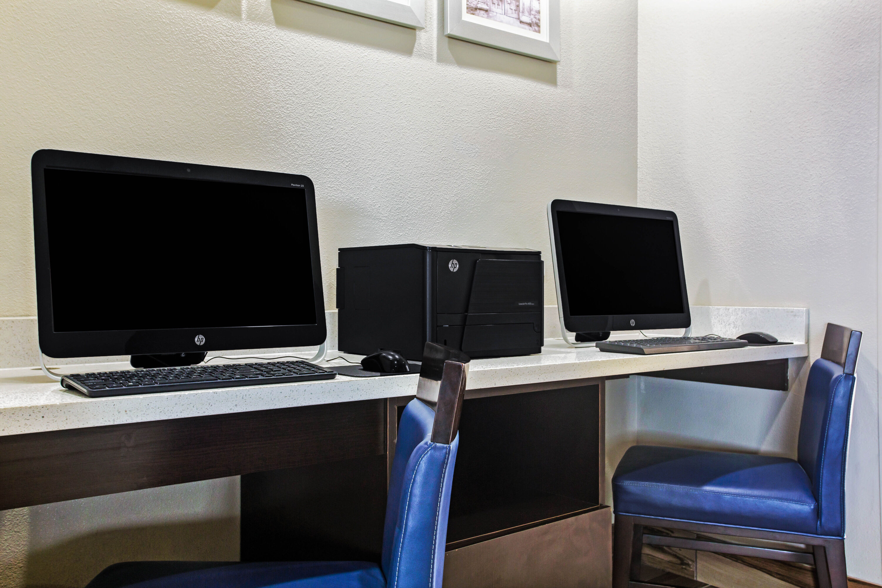 La Quinta Inn & Suites by Wyndham Karnes City Kenedy Karnes City, TX Hotels