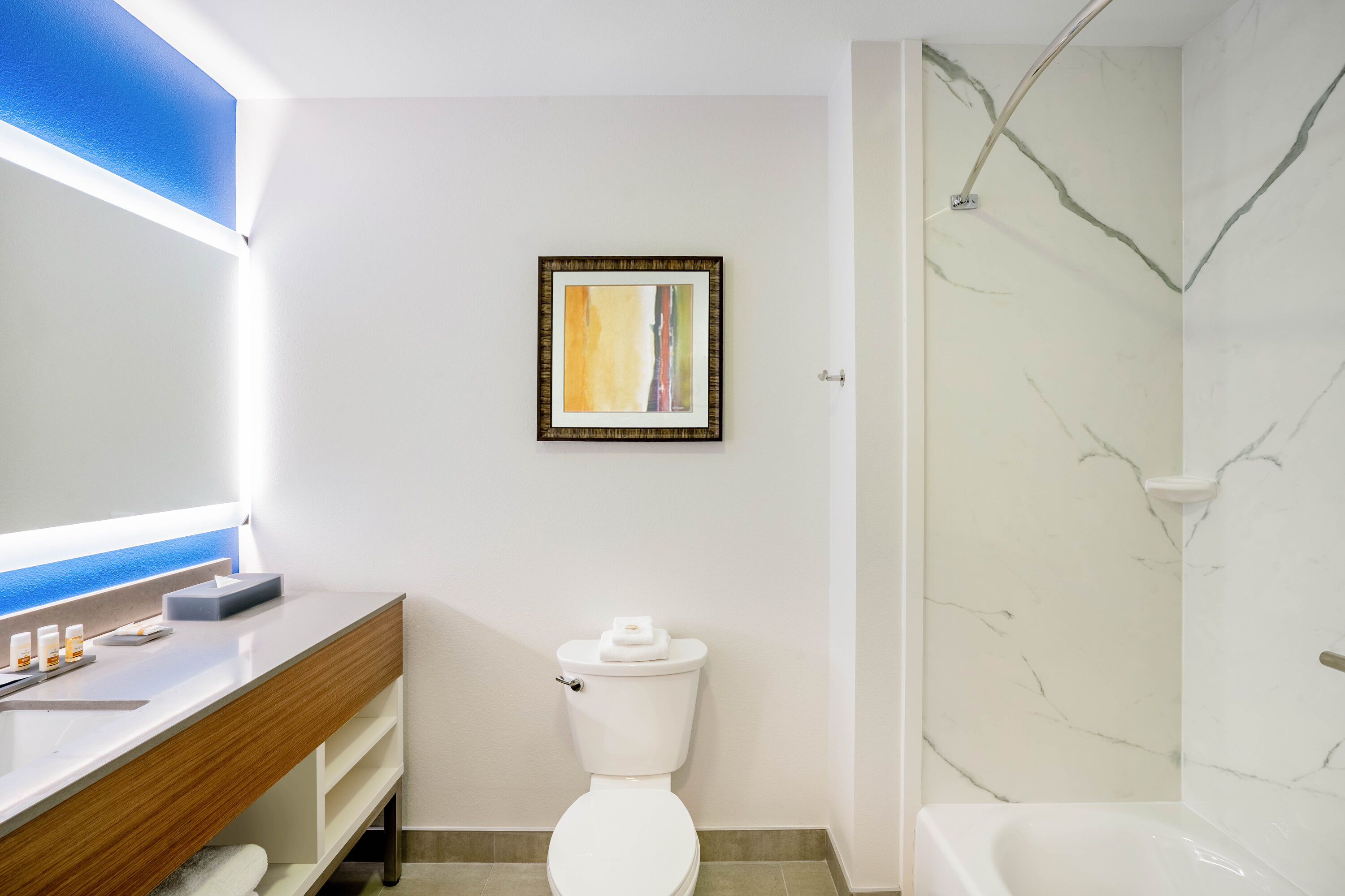 Guest room bath at the La Quinta Inn & Suites by Wyndham Katy in Katy, Texas