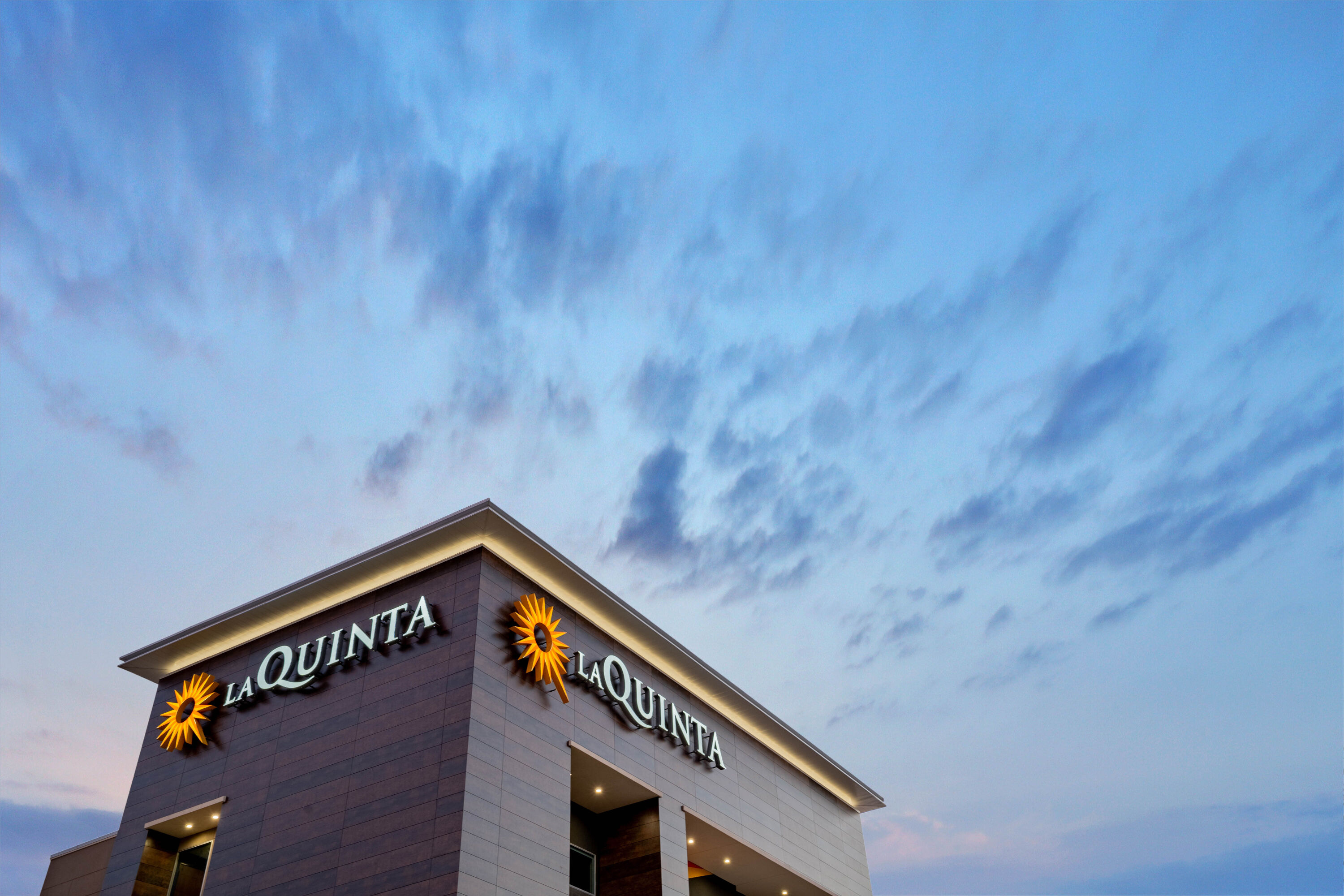 Exterior Dusk Image of La Quinta Inn & Suites by Wyndham Katy hotel in Katy, Texas