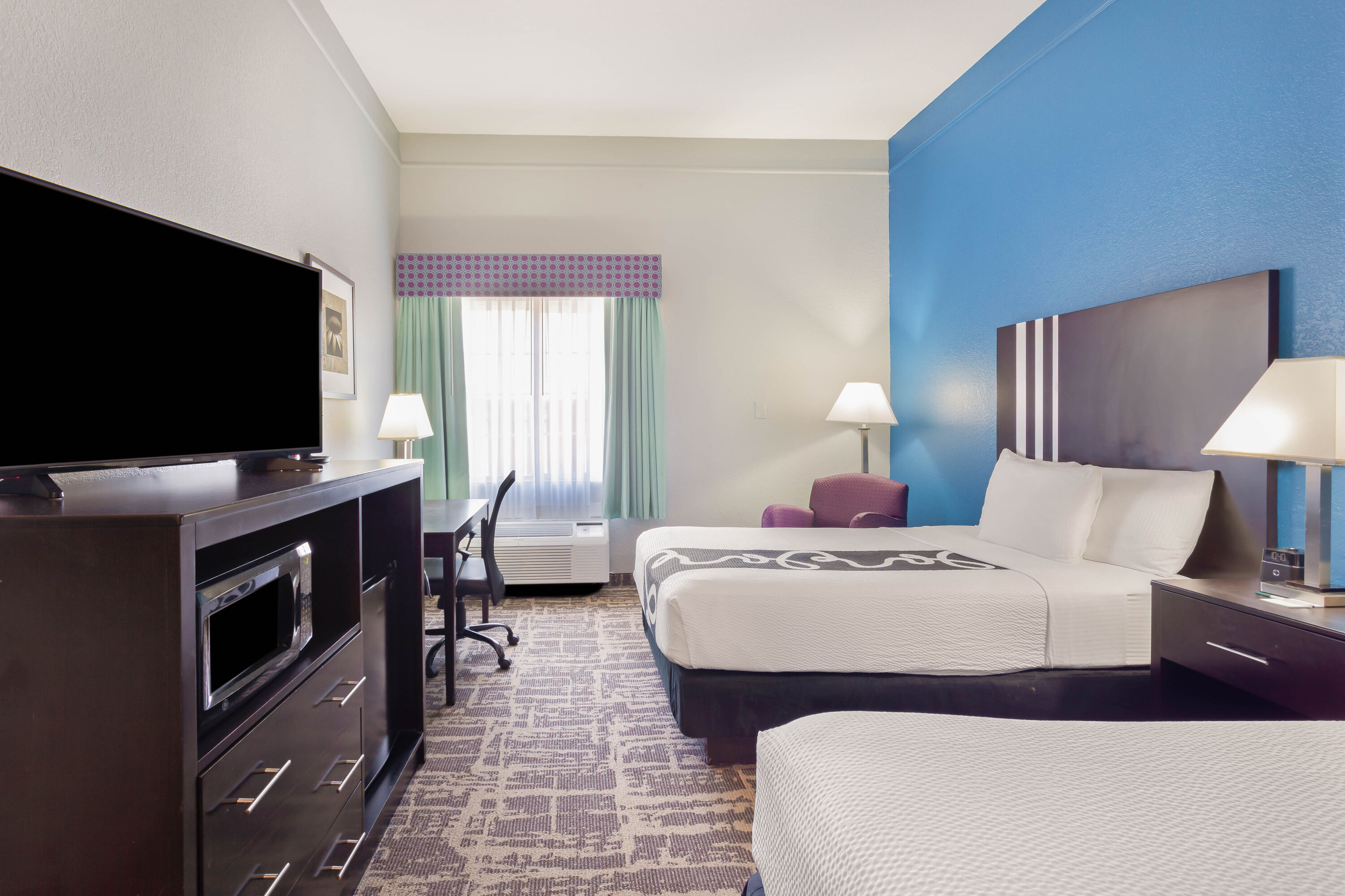 Guest room at the La Quinta Inn & Suites by Wyndham Kerrville in Kerrville, Texas