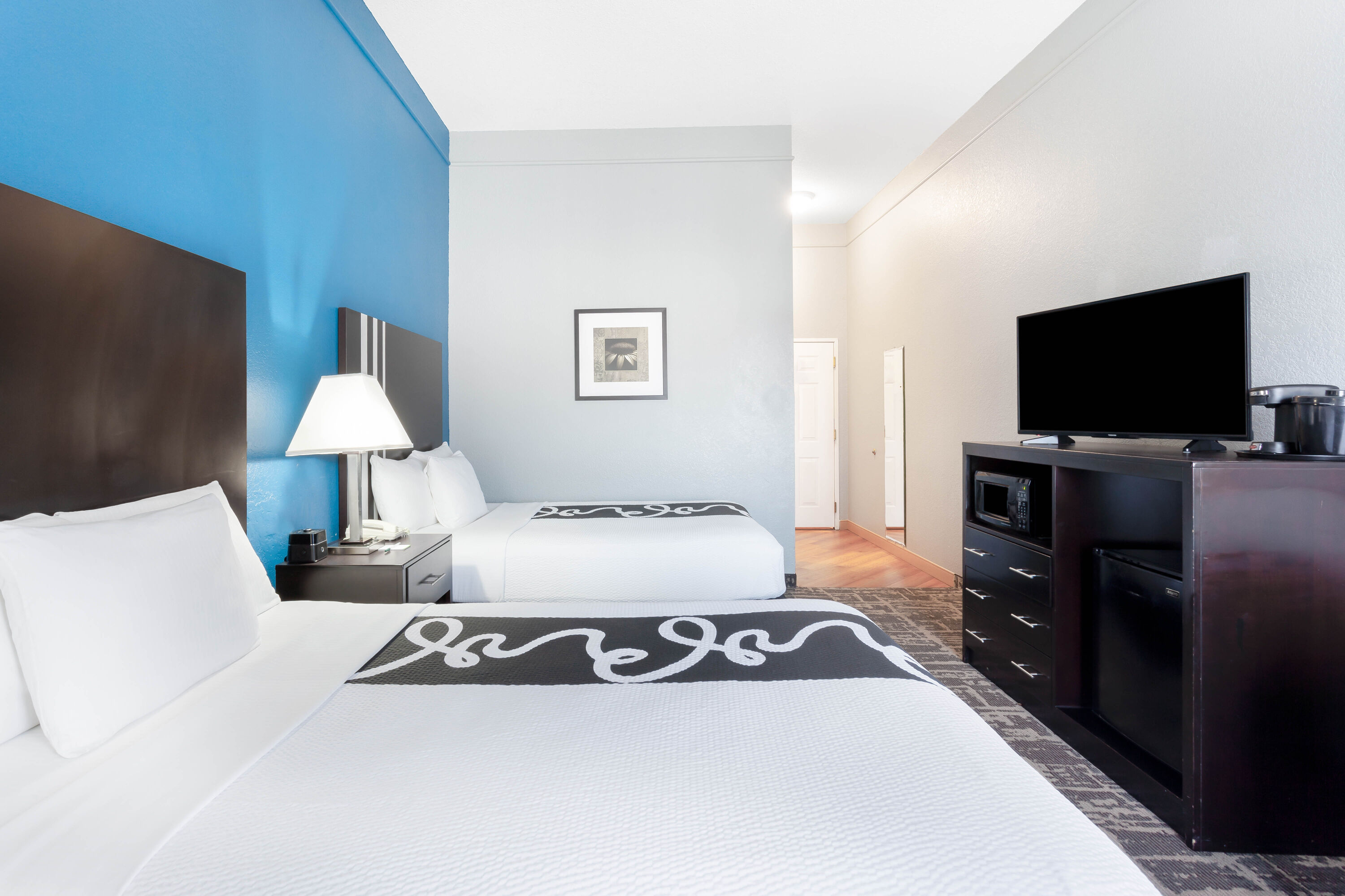 Guest room at the La Quinta Inn & Suites by Wyndham Kerrville in Kerrville, Texas