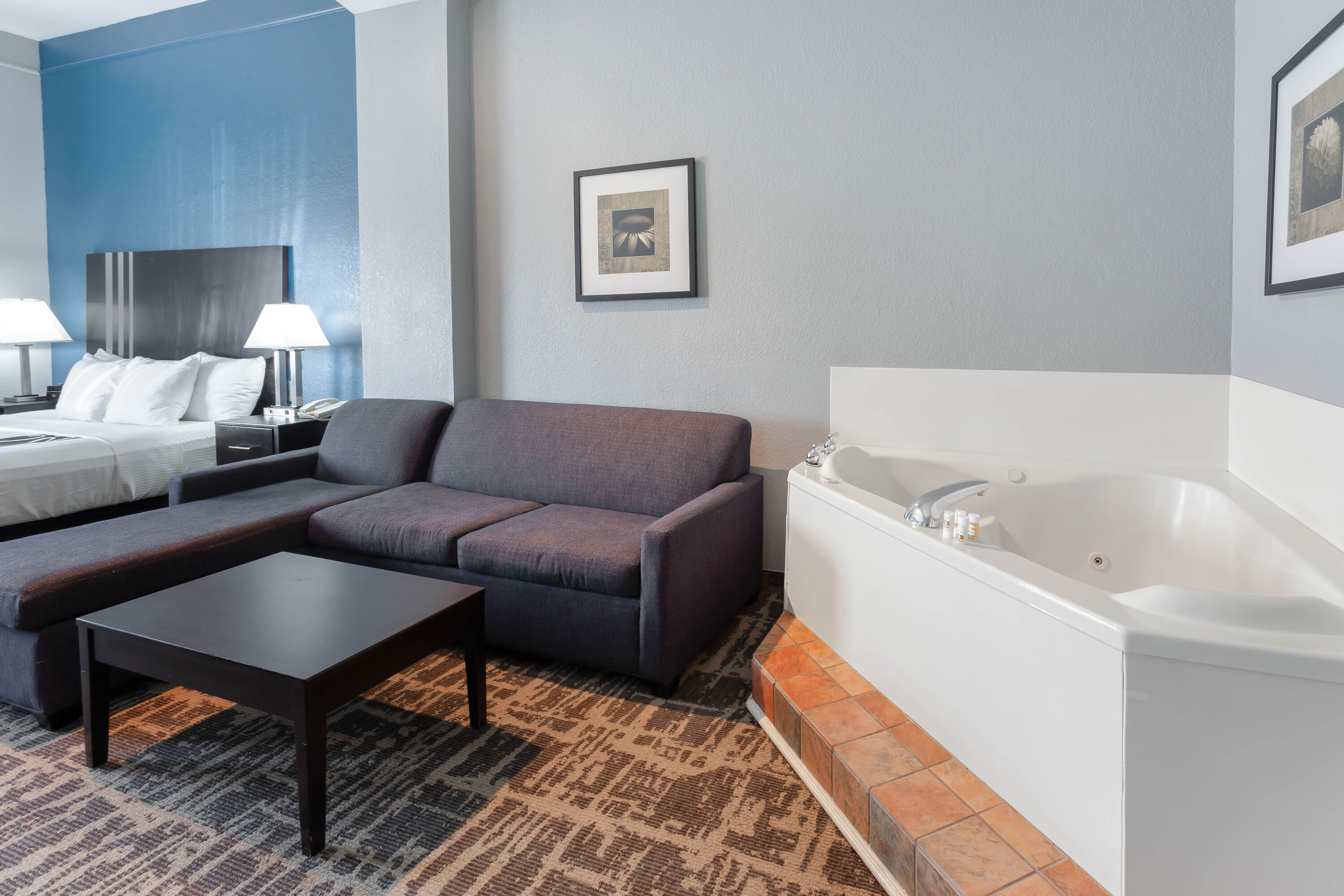 La Quinta Inn & Suites by Wyndham Kerrville suite in Kerrville, Texas