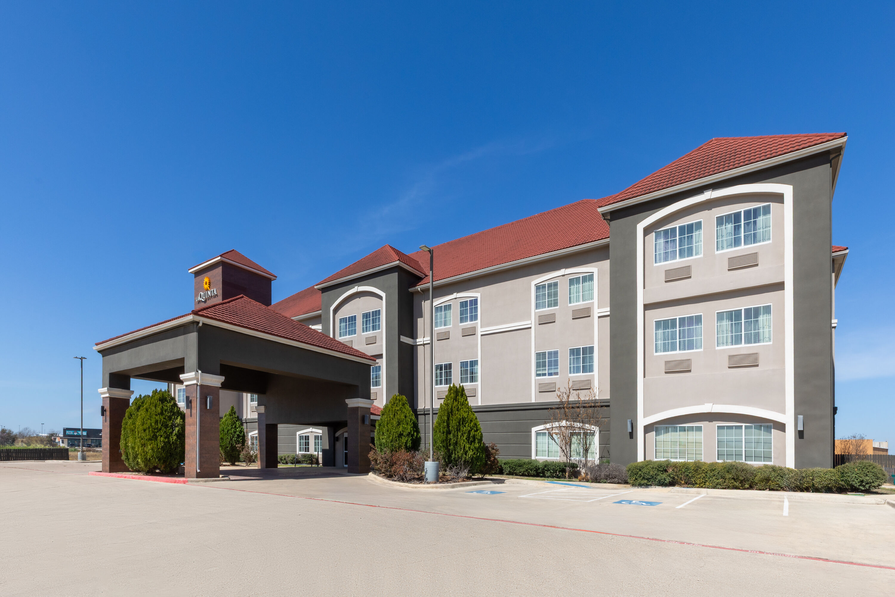 Exterior Day Image of La Quinta Inn & Suites by Wyndham Kyle - Austin South hotel in Kyle, Texas