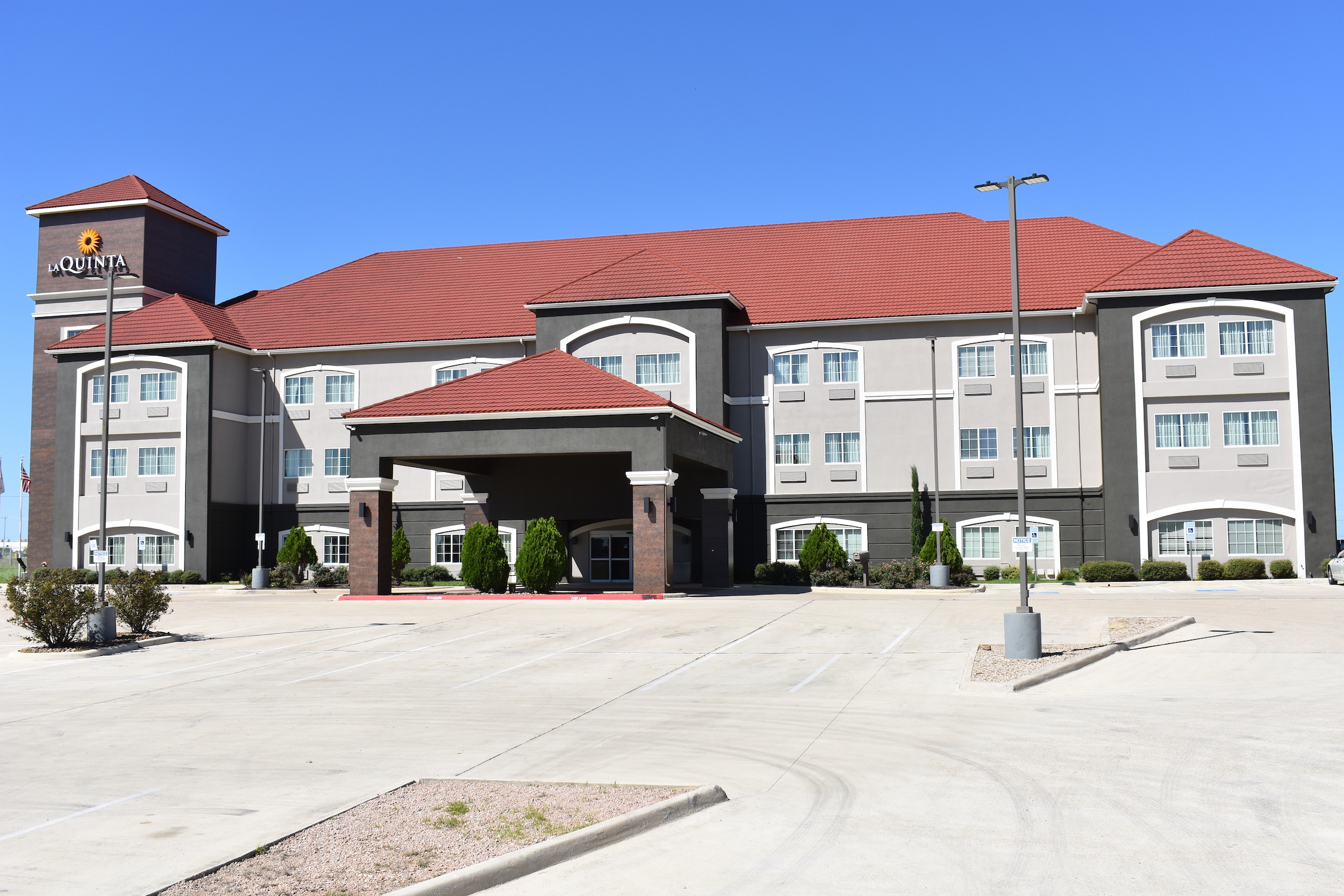 Exterior of La Quinta Inn & Suites by Wyndham Kyle - Austin South hotel in Kyle, Texas