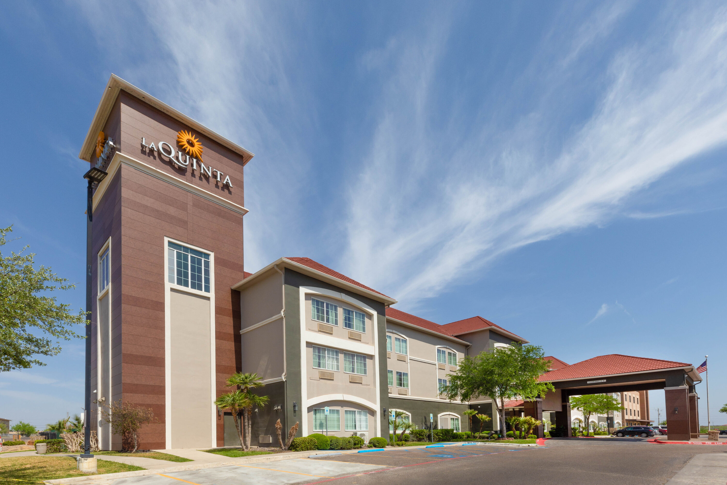 Exterior Day Image of La Quinta Inn & Suites by Wyndham Laredo Airport hotel in Laredo, Texas