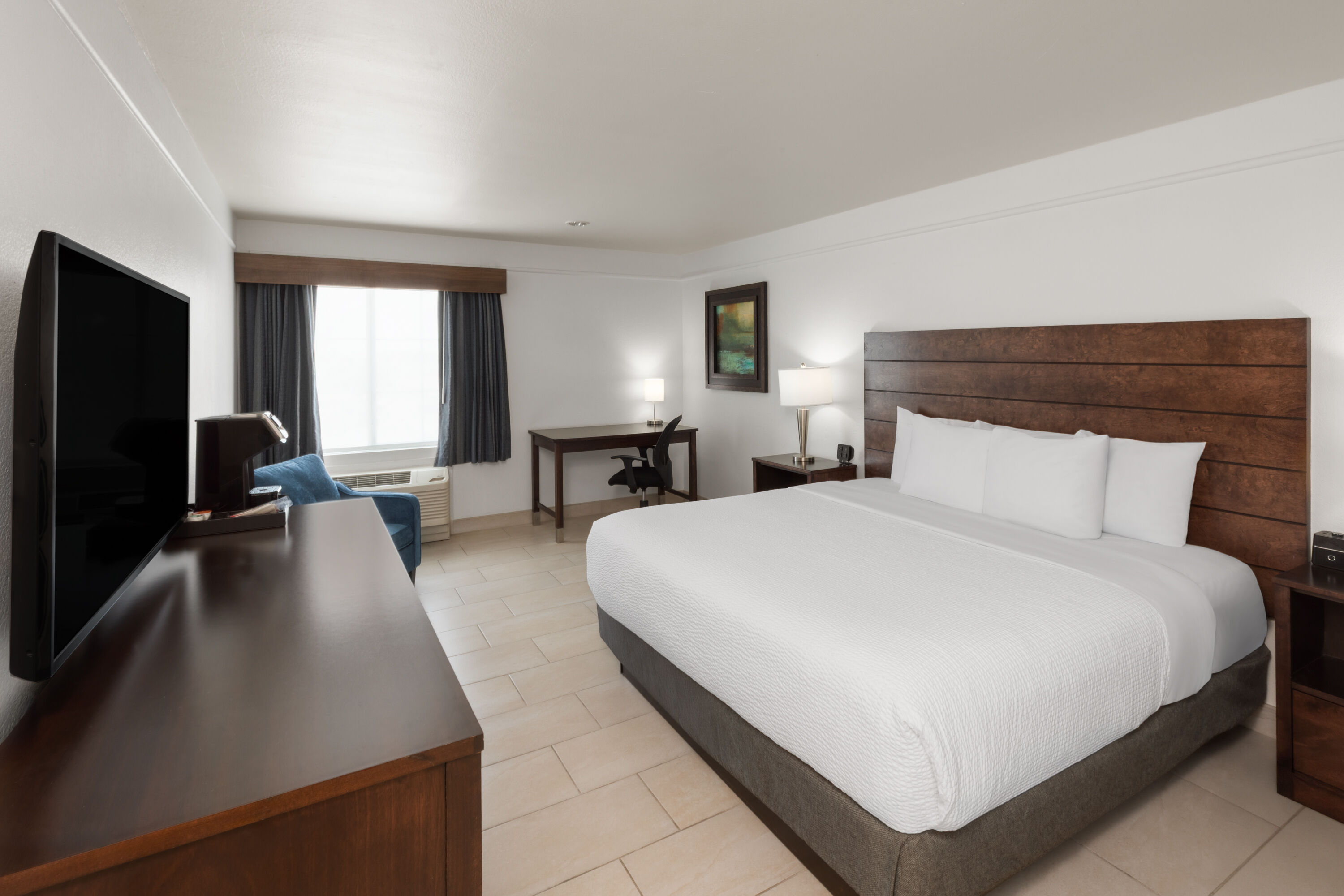 Guest room at the La Quinta Inn & Suites by Wyndham Laredo Airport in Laredo, Texas