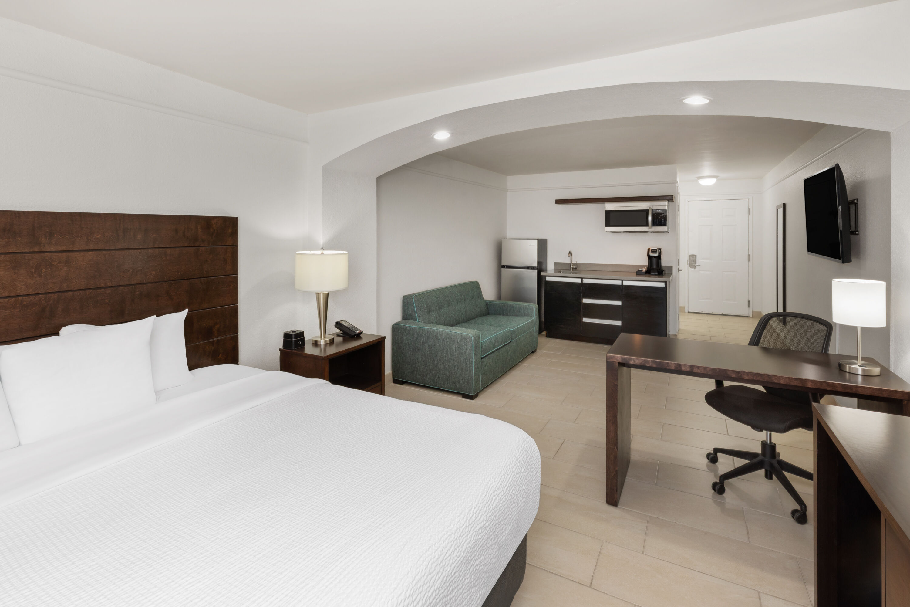Guest room at the La Quinta Inn & Suites by Wyndham Laredo Airport in Laredo, Texas