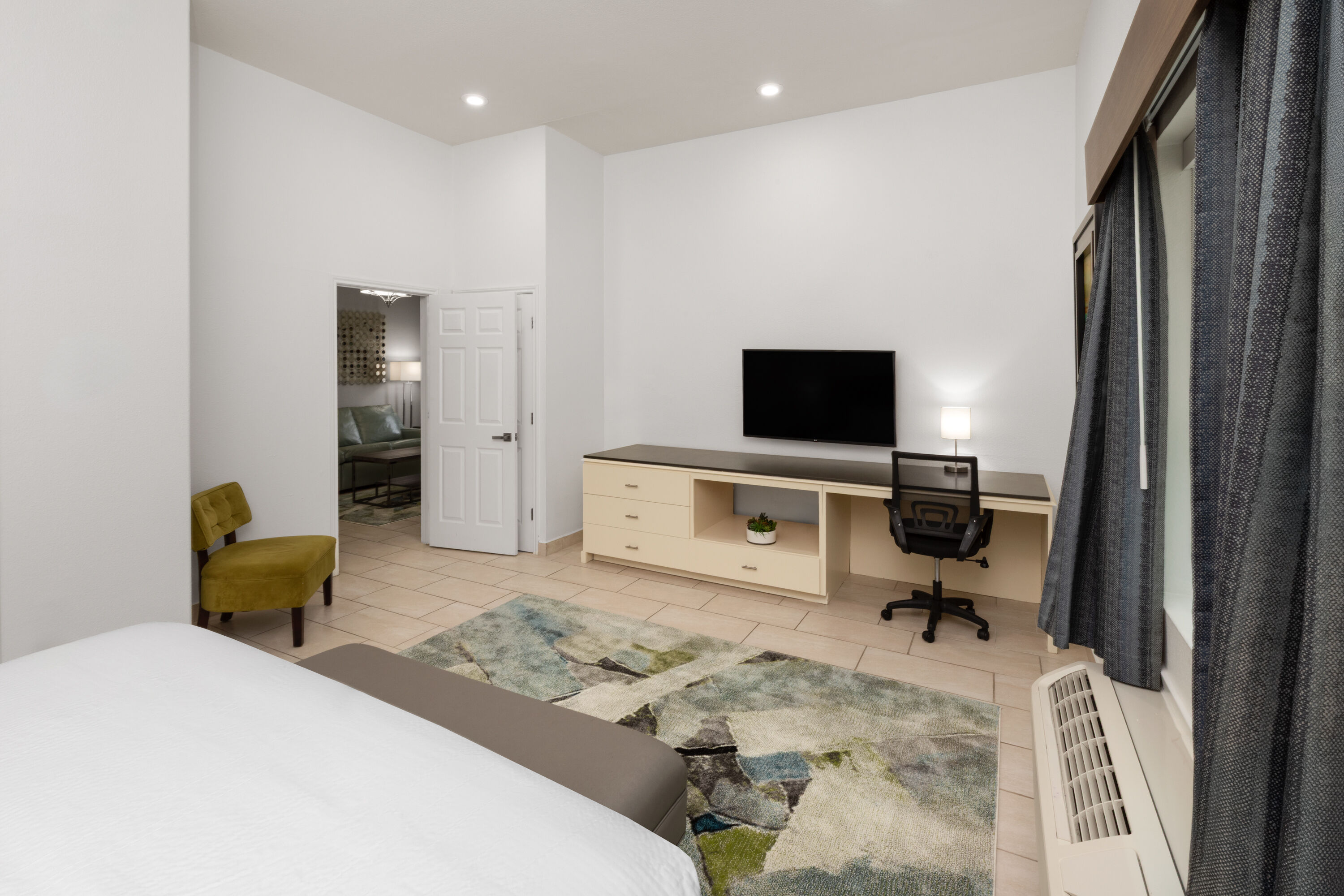 La Quinta Inn & Suites by Wyndham Laredo Airport suite in Laredo, Texas