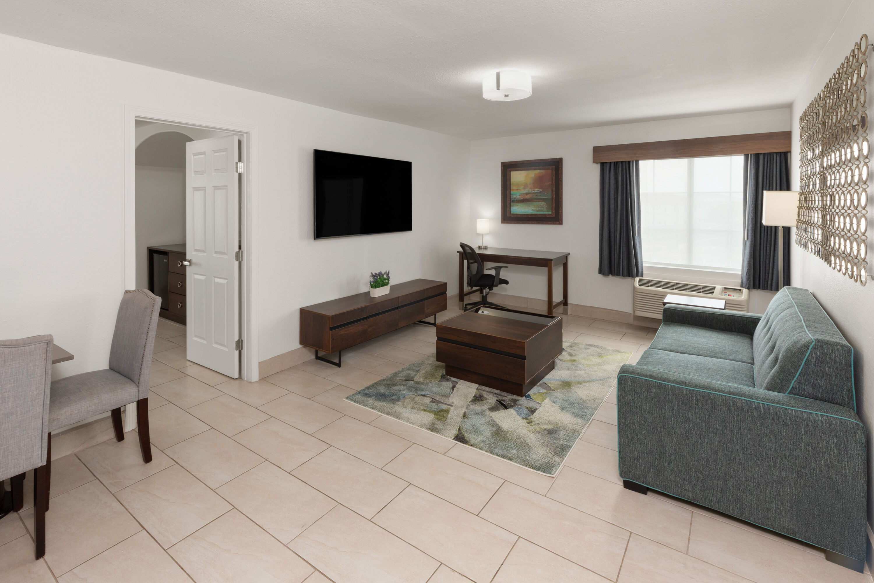 La Quinta Inn & Suites by Wyndham Laredo Airport suite in Laredo, Texas