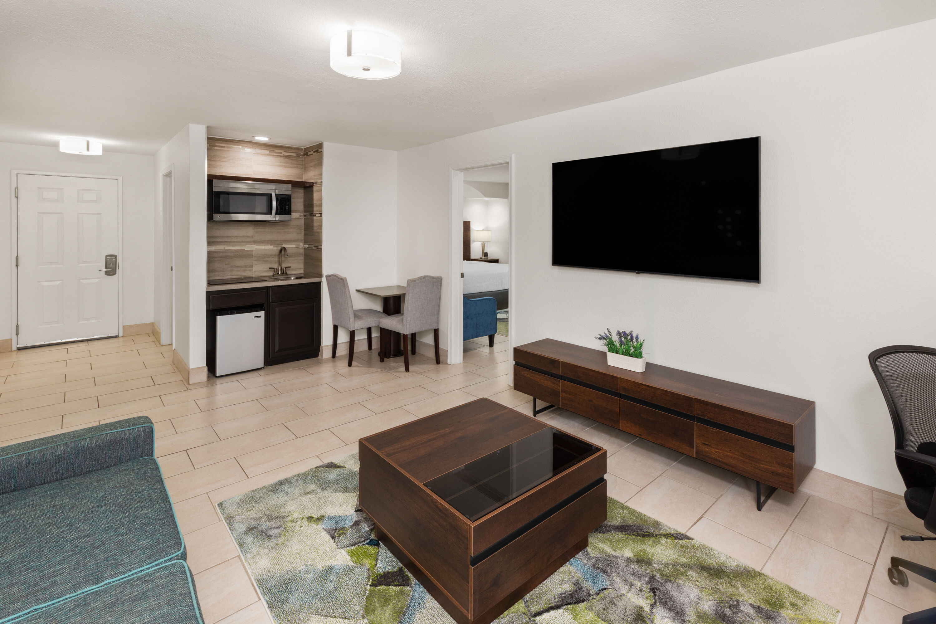 La Quinta Inn & Suites by Wyndham Laredo Airport suite in Laredo, Texas