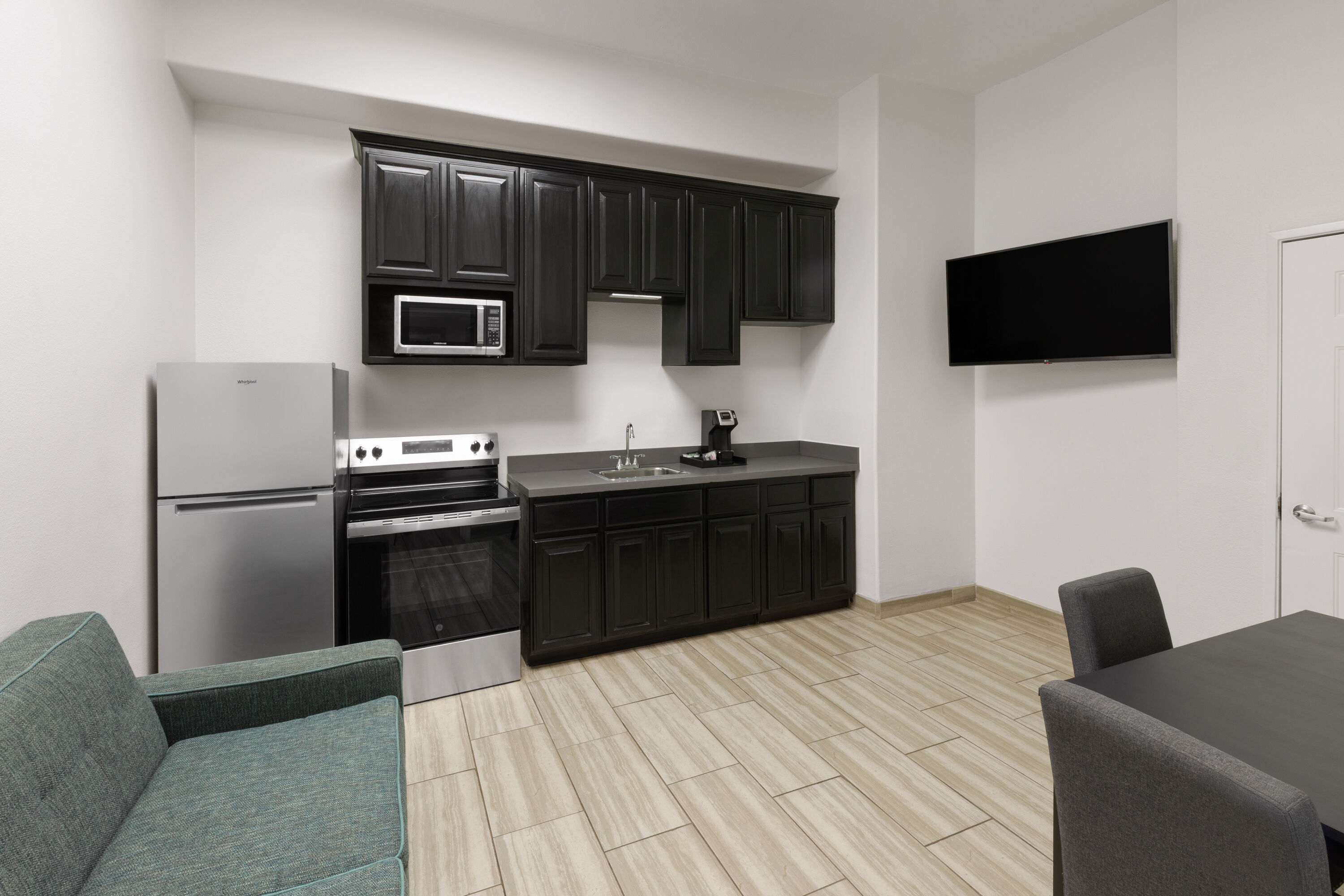 La Quinta Inn & Suites by Wyndham Laredo Airport suite in Laredo, Texas