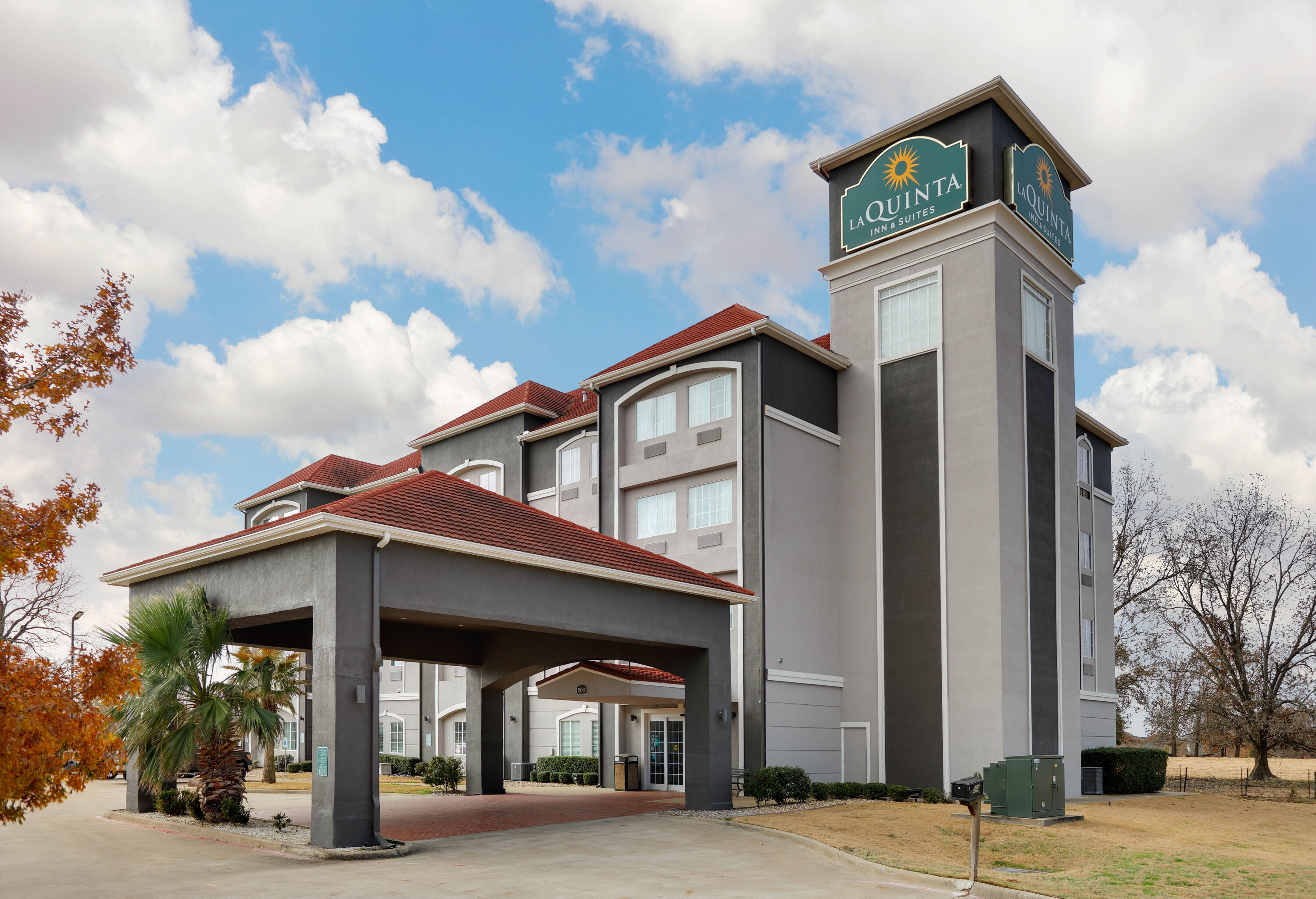 La Quinta Inn & Suites by Wyndham Lindale Lindale, TX Hotels